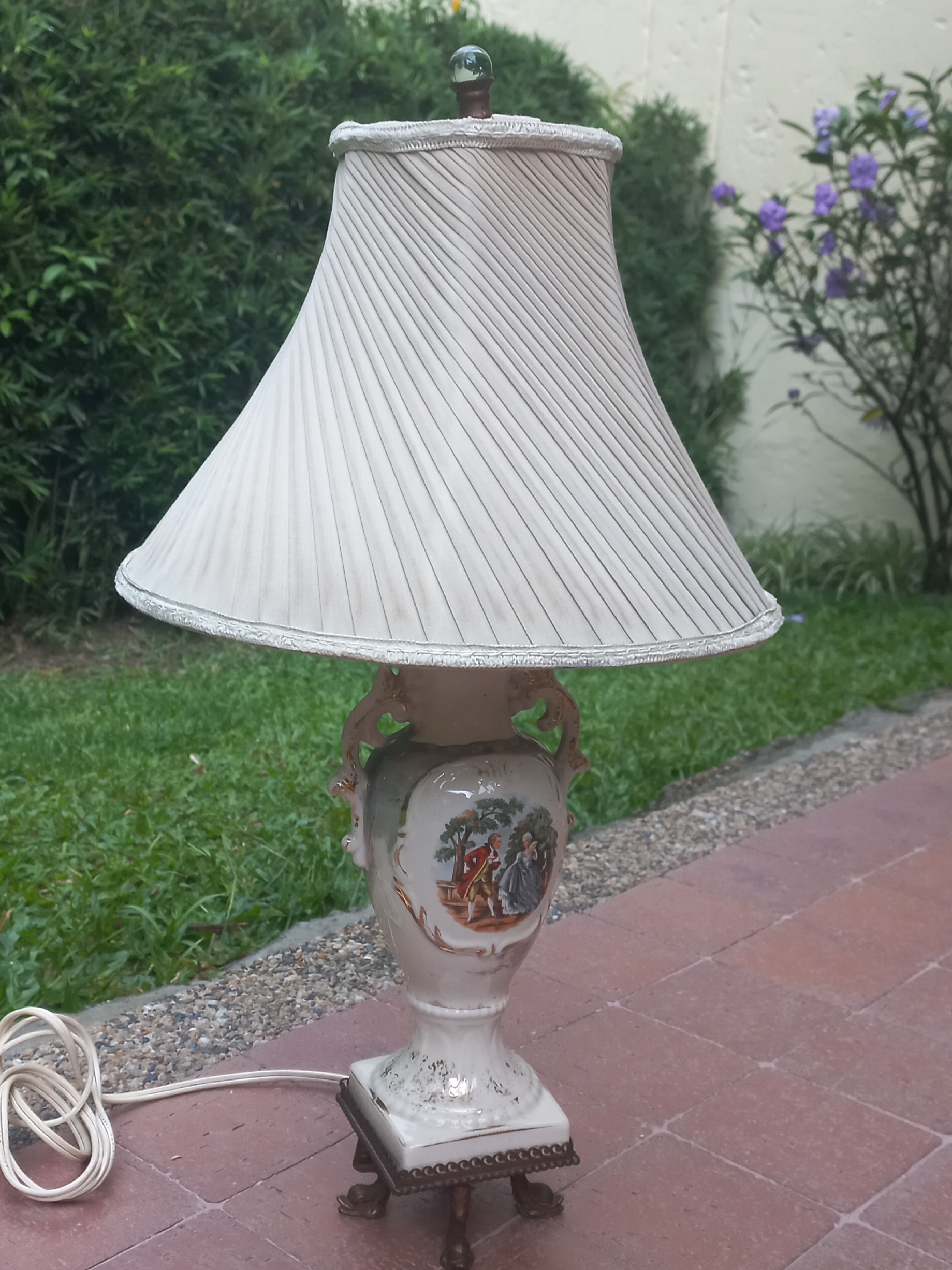 imagen de producto Lampara en porcelana