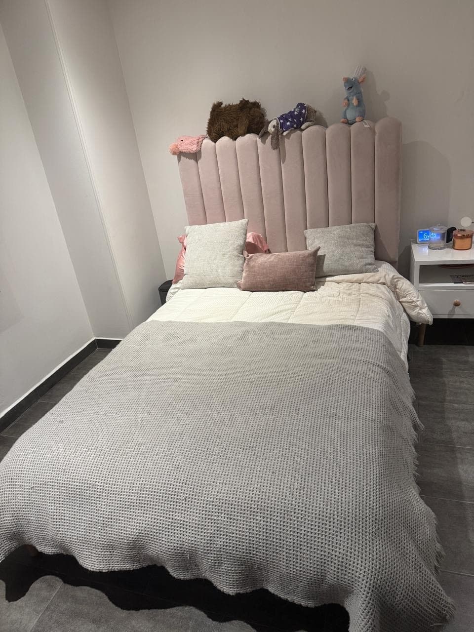 imagen de producto Cama sin colchón