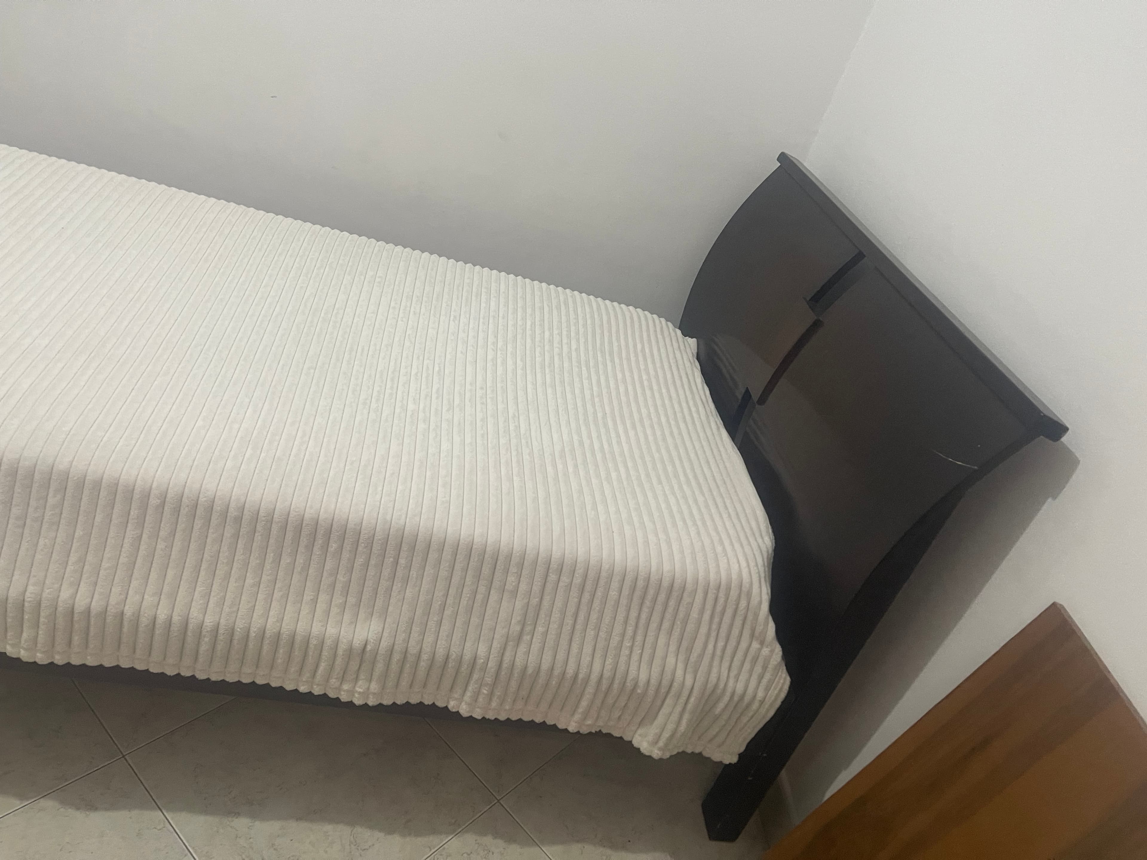 imagen de producto Cama sin colchón