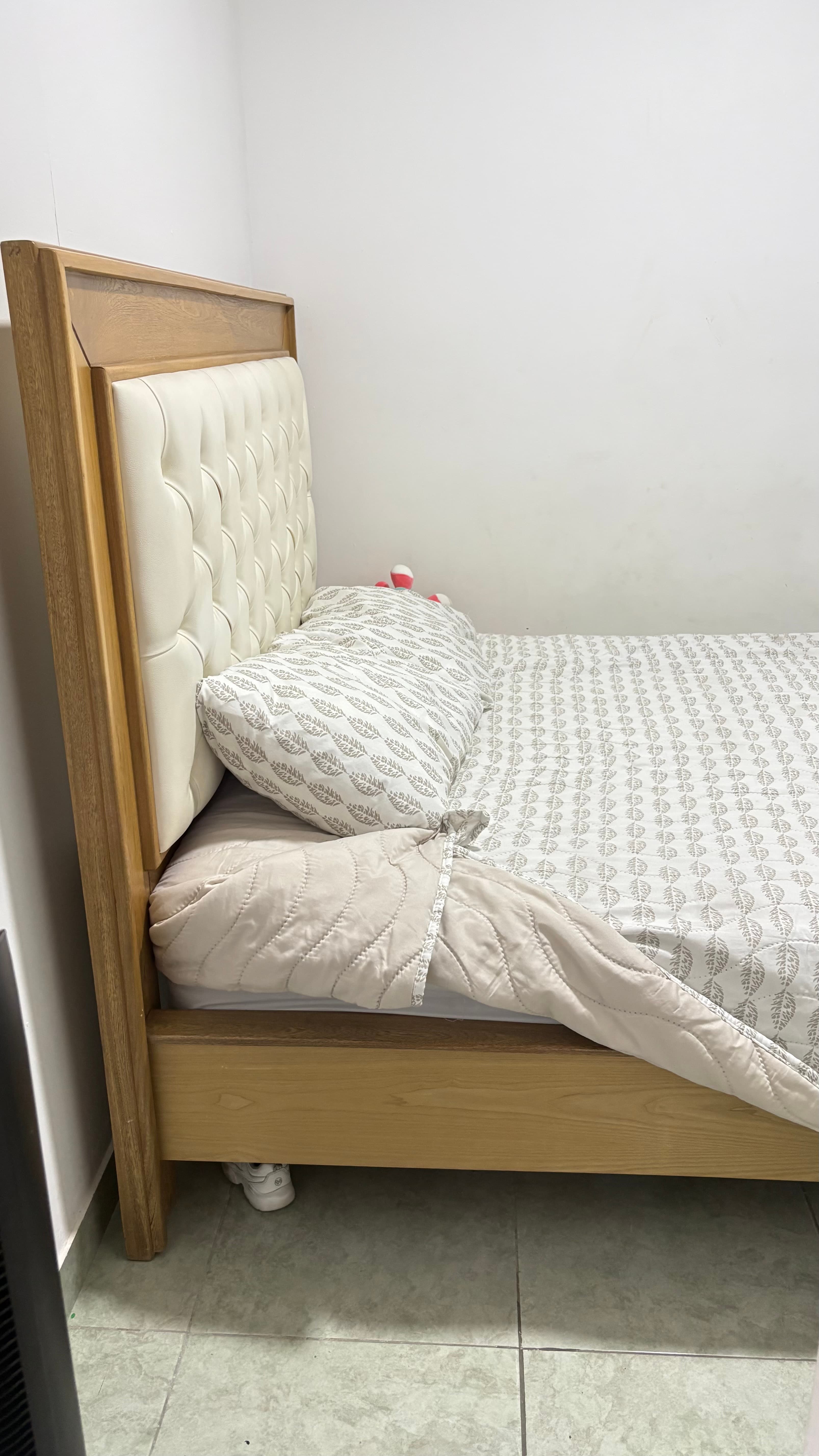 imagen de producto Cama sin colchón