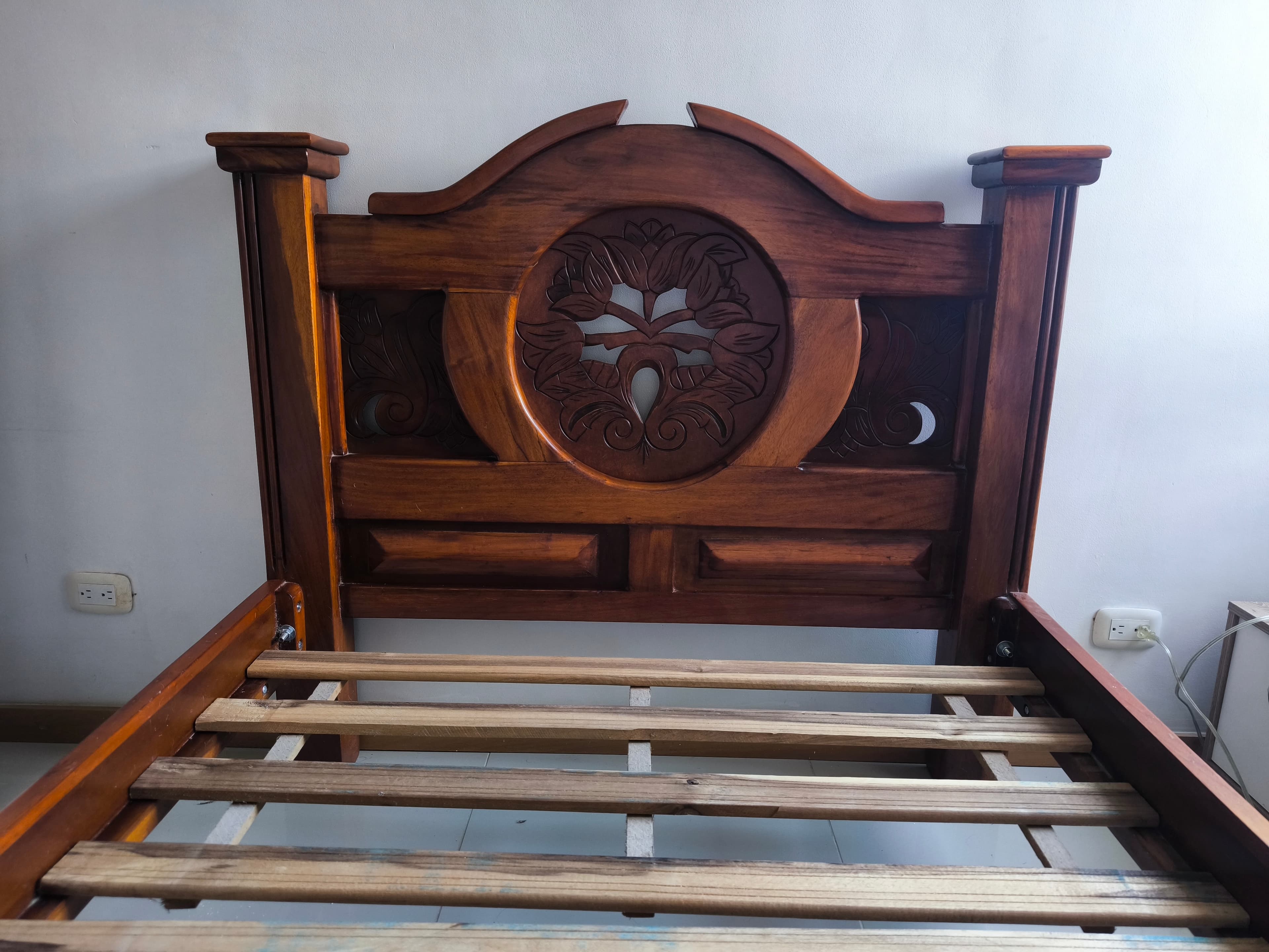 imagen de producto Cama sin colchón