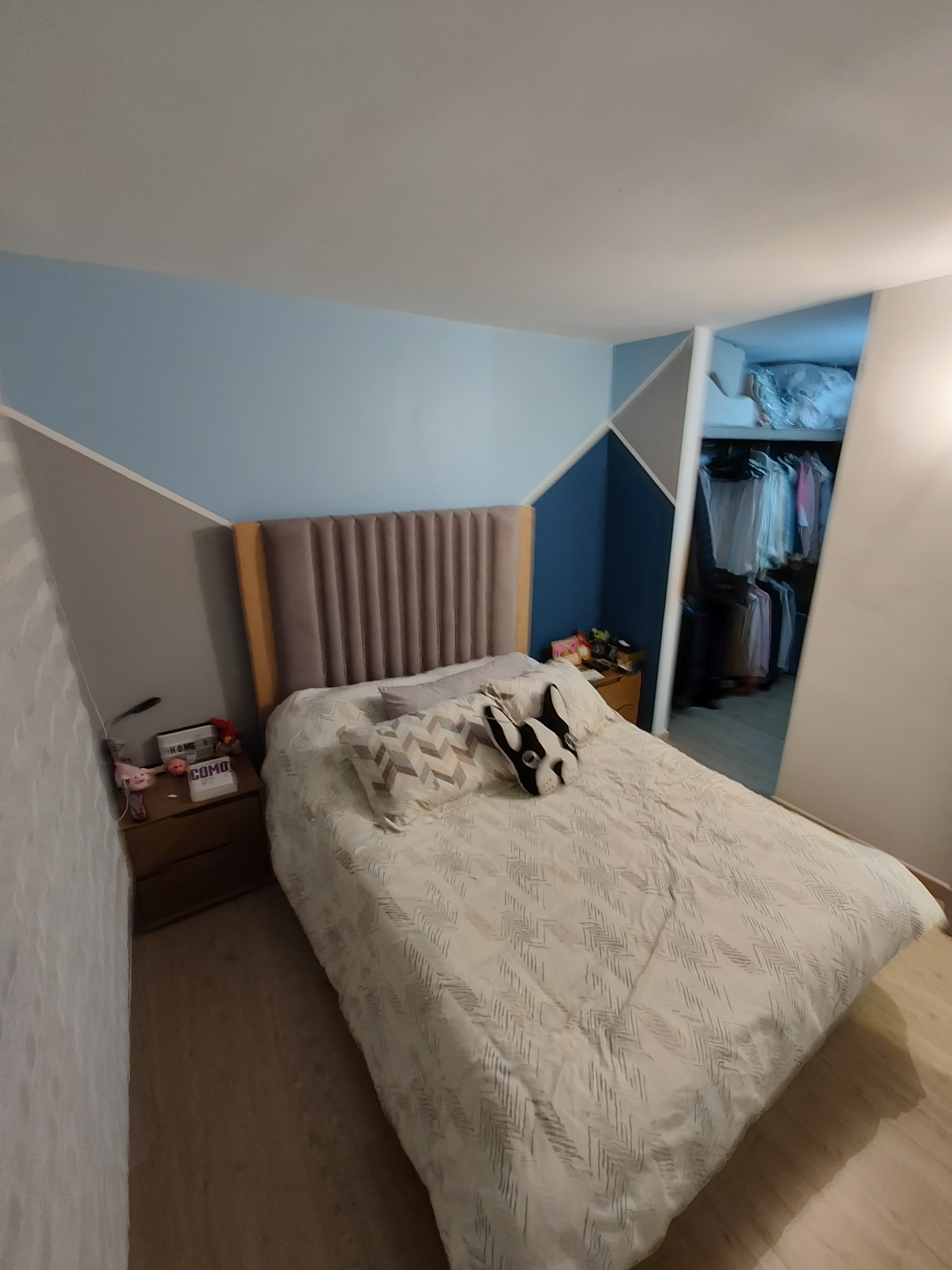 imagen de producto Cama sin colchón + 2 mesas de noche