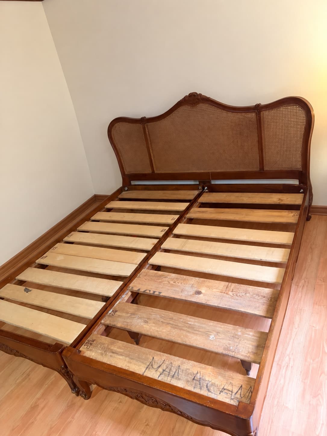 imagen de producto Cama antigua de madera maciza
