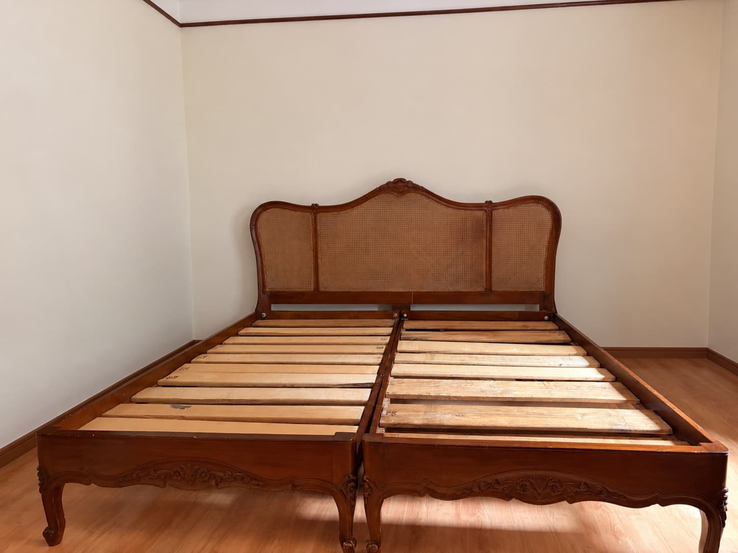 imagen de producto Cama antigua de madera maciza