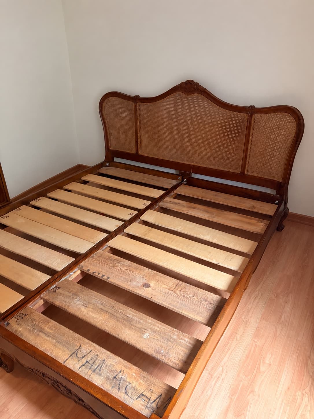 imagen de producto Cama antigua de madera maciza