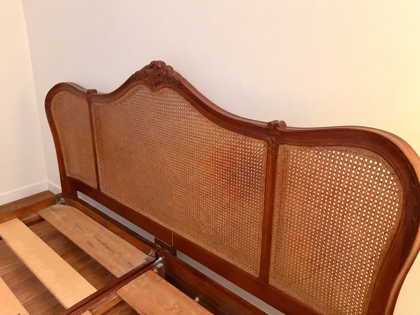 imagen de producto Cama antigua de madera maciza