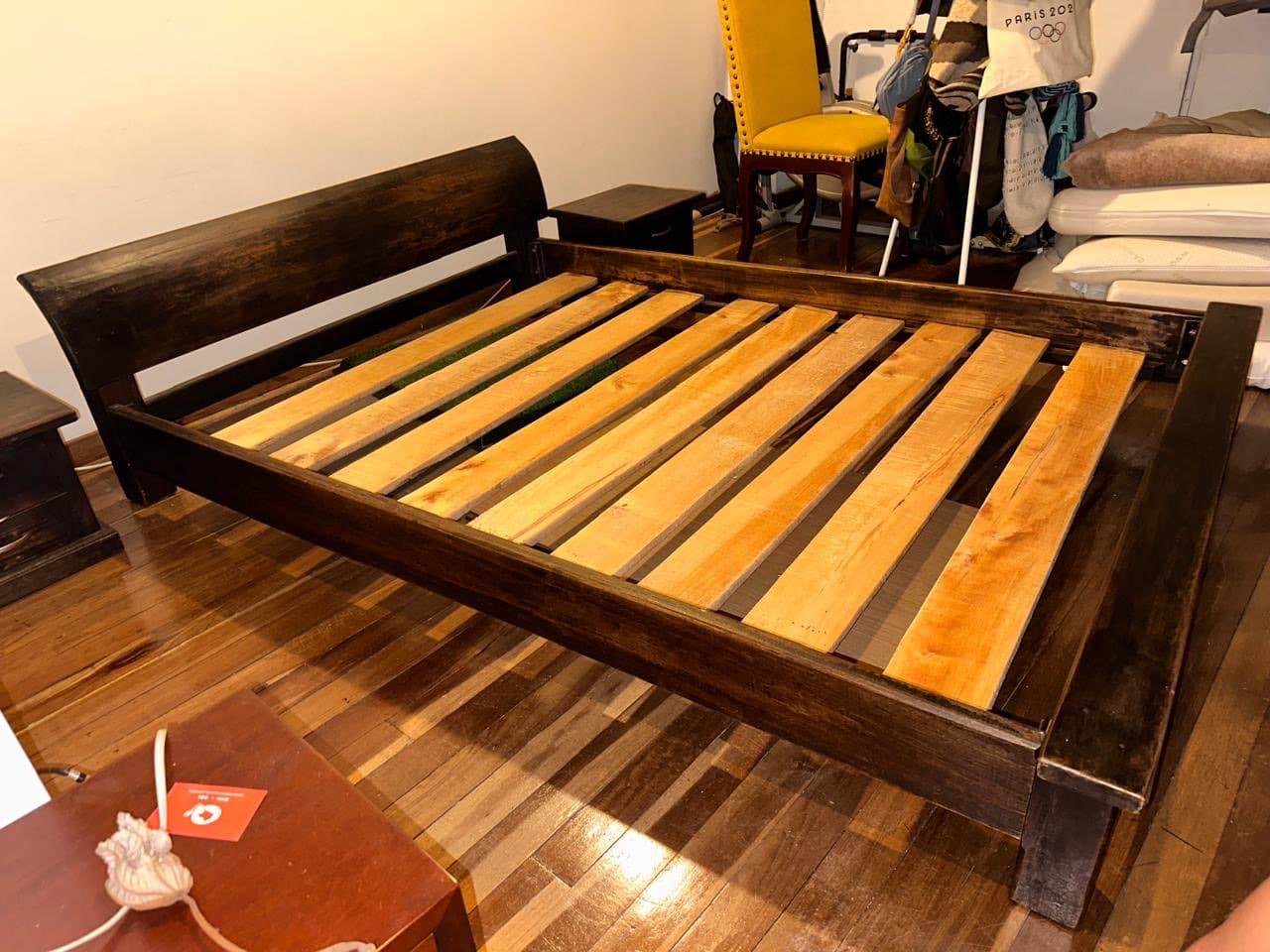 imagen de producto Cama Com o sin colchón y mesas de noche.