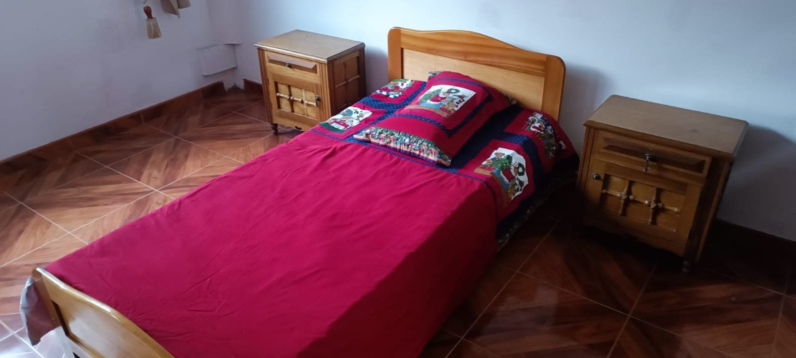 imagen de producto Cama con colchón + Cubrelecho Navideño