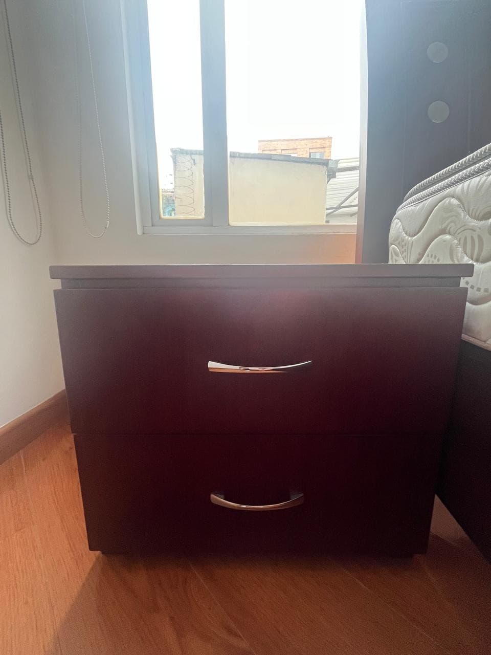 imagen de producto Cama con colchón y 2 mesas de noche