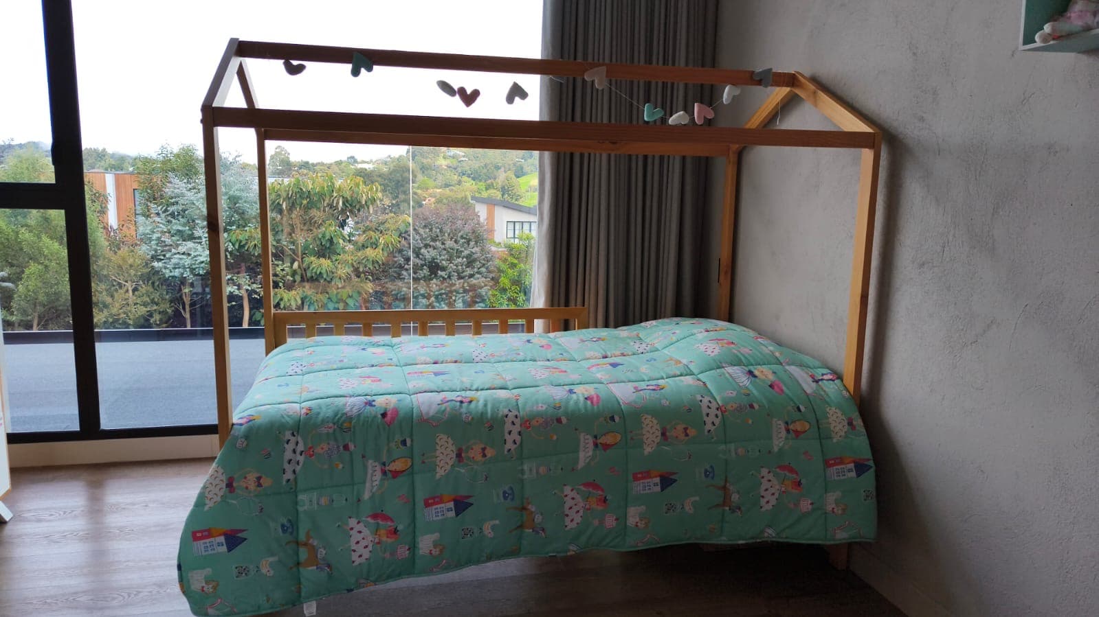 imagen de producto Cama con colchón sencilla