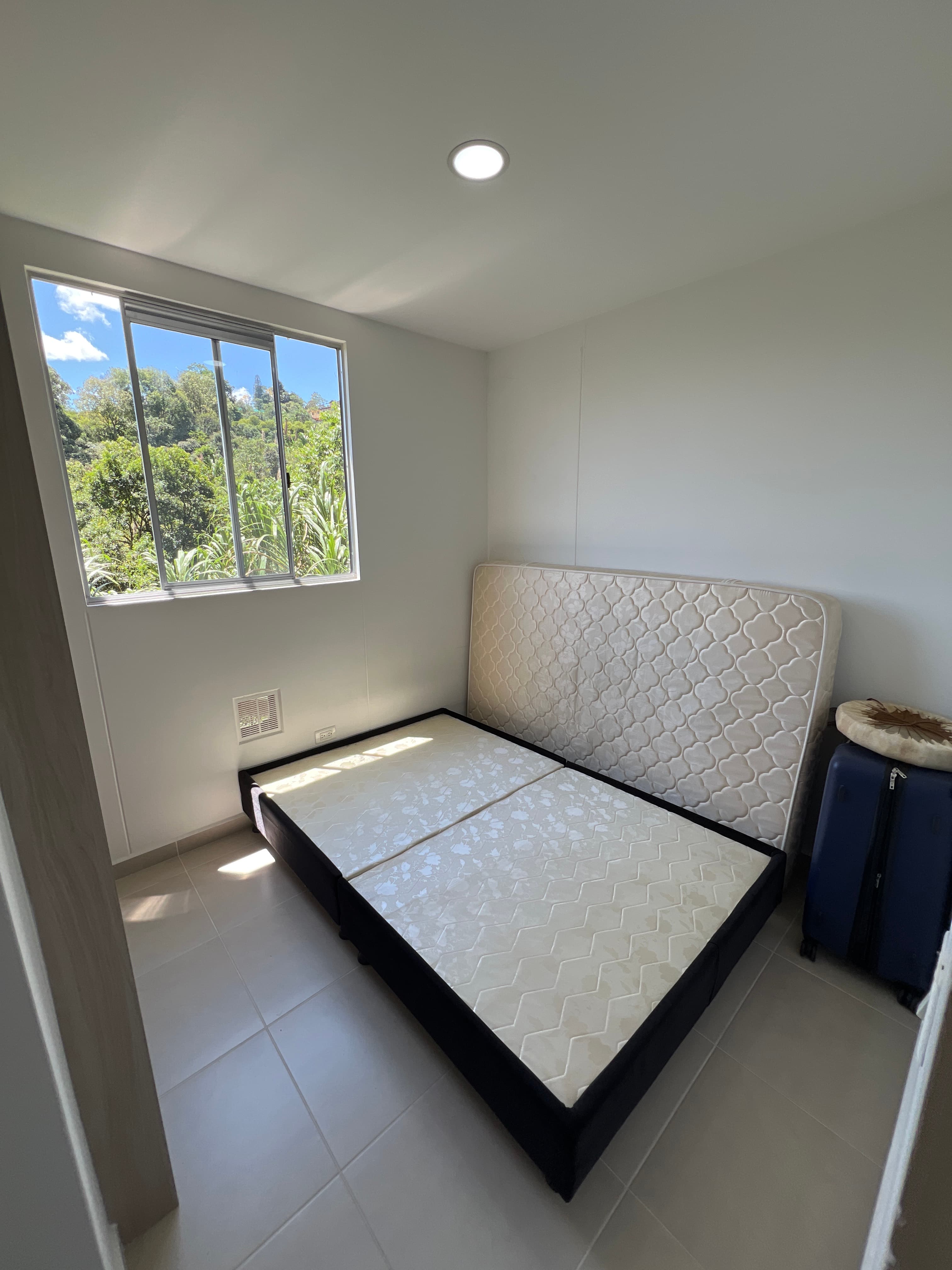 imagen de producto Cama con colchón