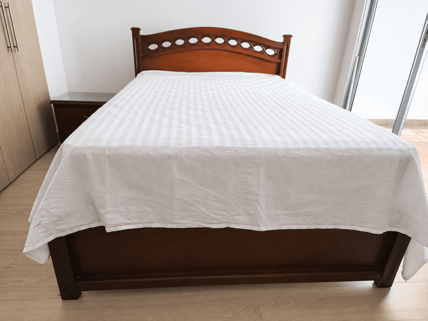 imagen de producto Juego de cama doble en madera