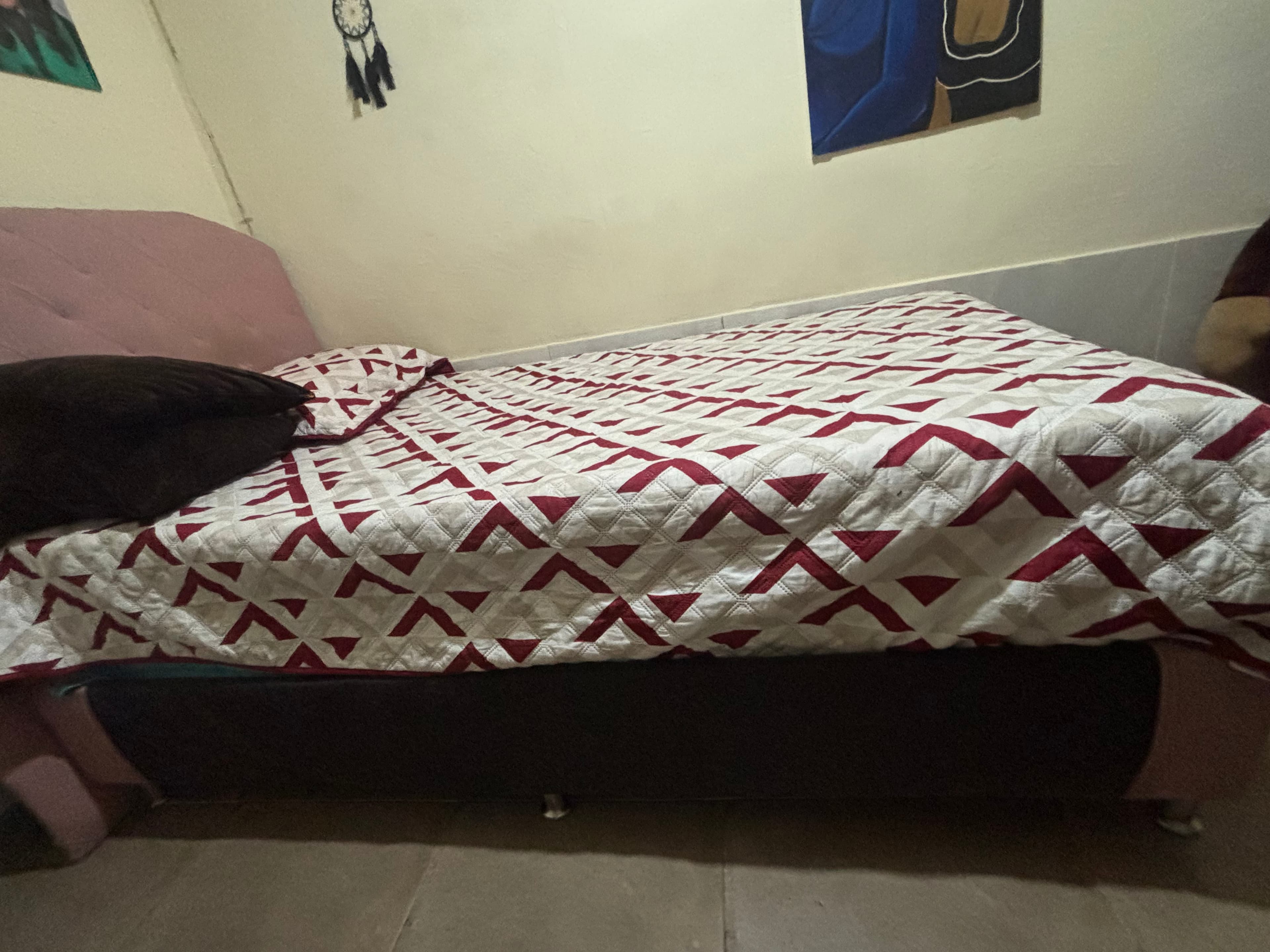imagen de producto Cama con colchón y espaldar