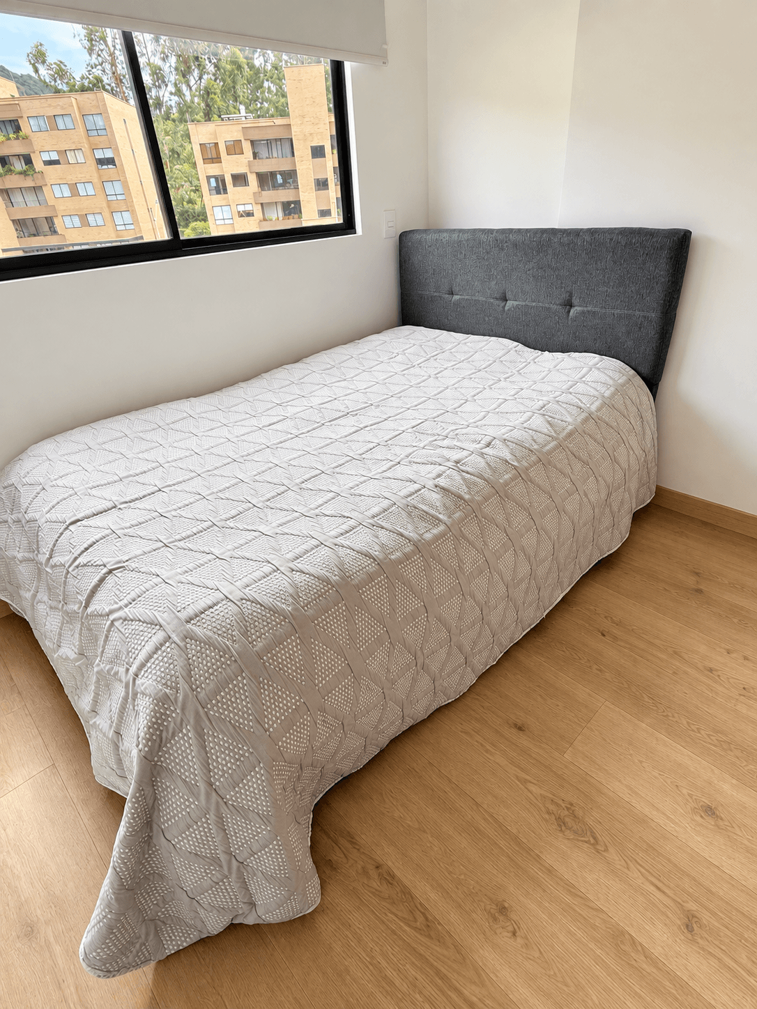 imagen de producto Cama 1,20 con espaldar y colchón