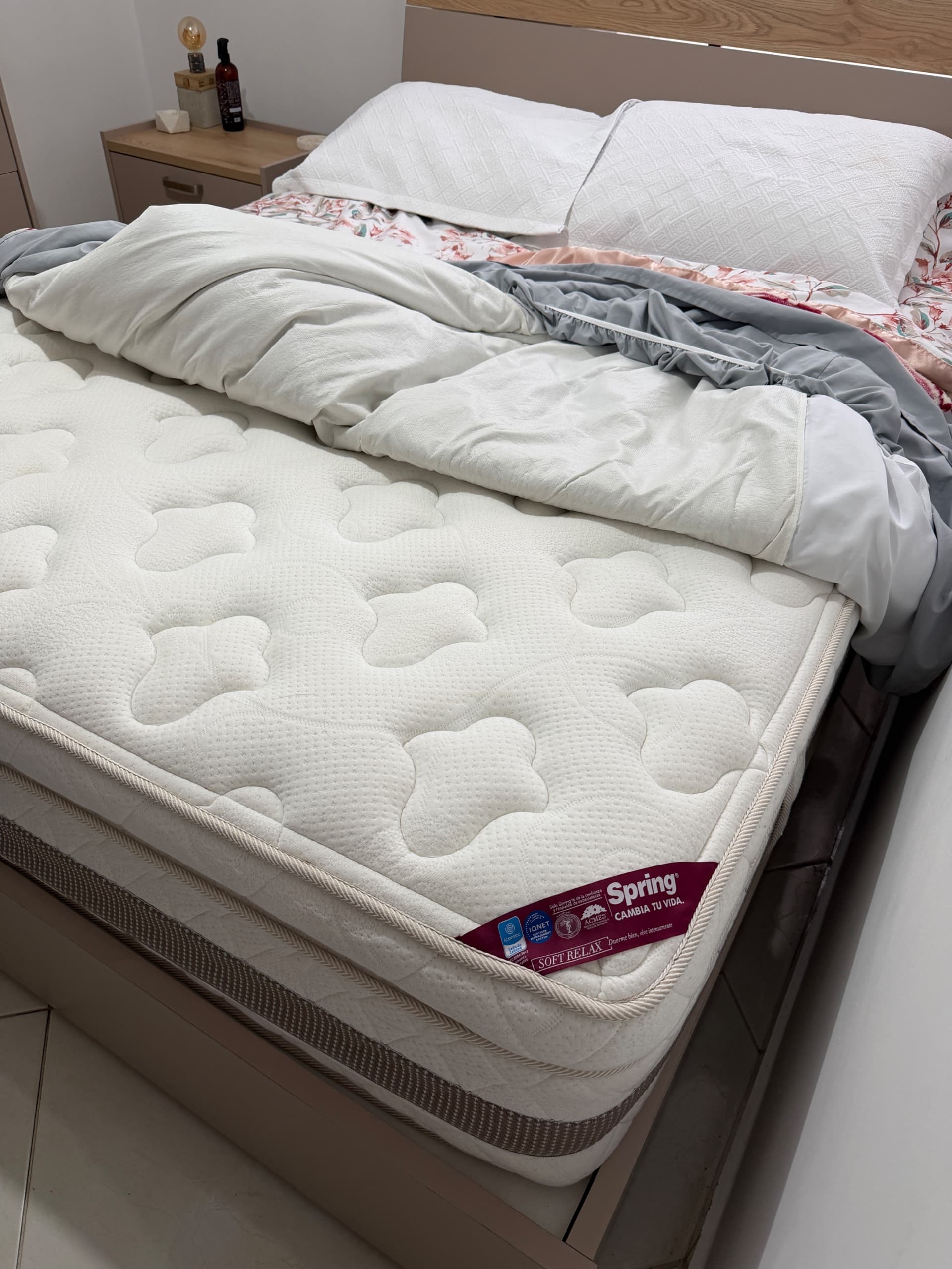 imagen de producto Cama con colchón, nochero y tocador