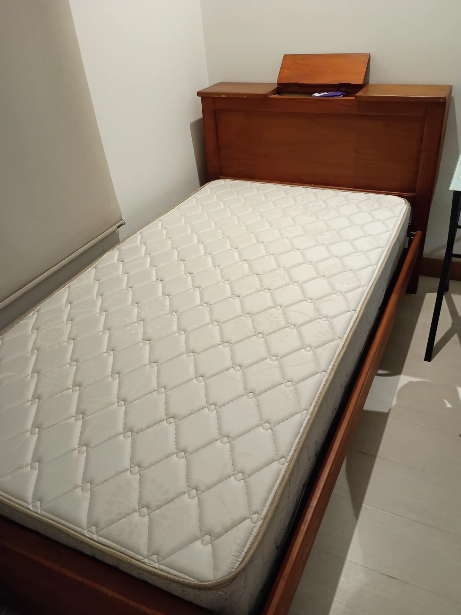 imagen de producto Cama con colchón de un metro en madera