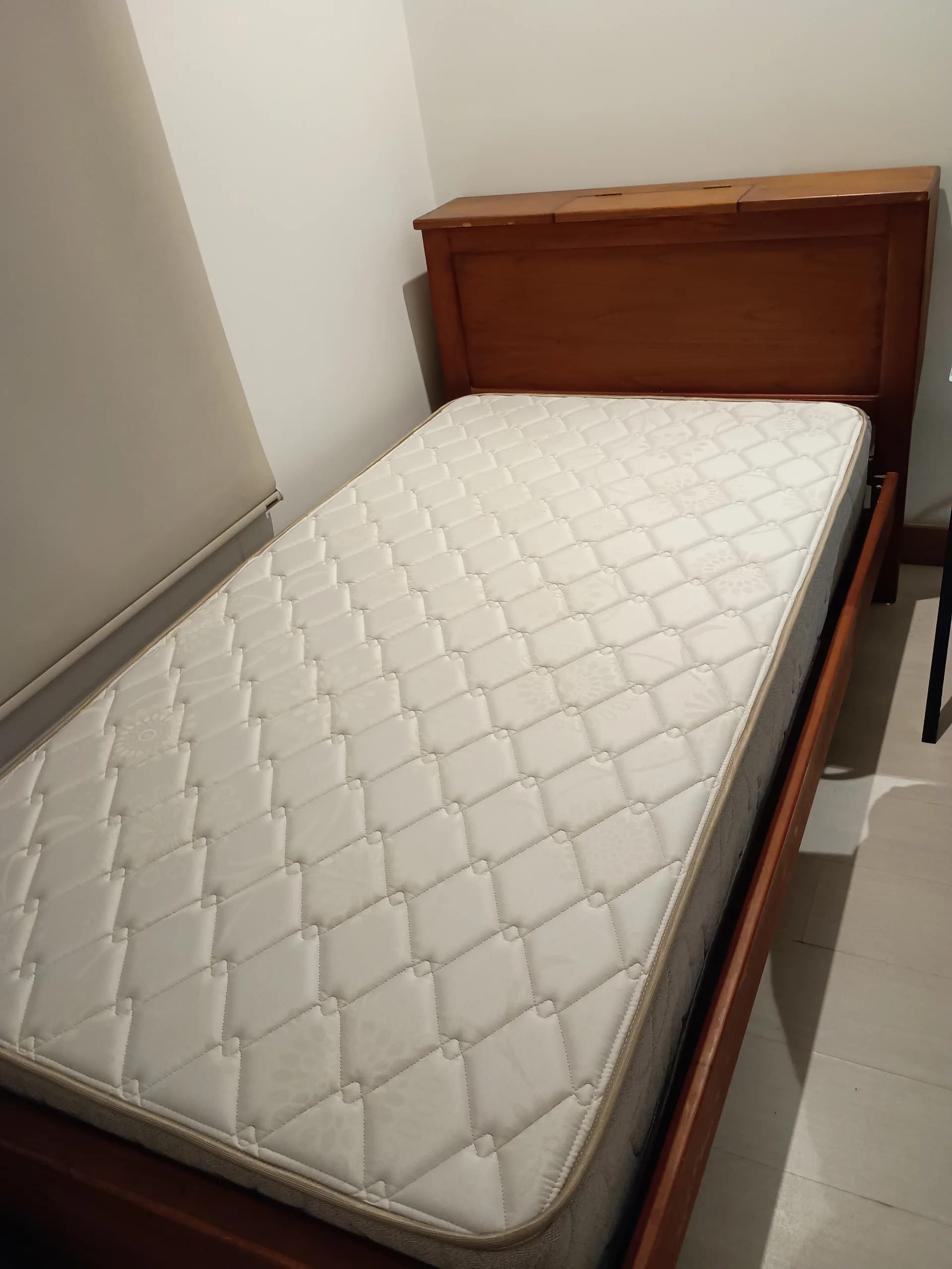 imagen de producto Cama con colchón de un metro en madera