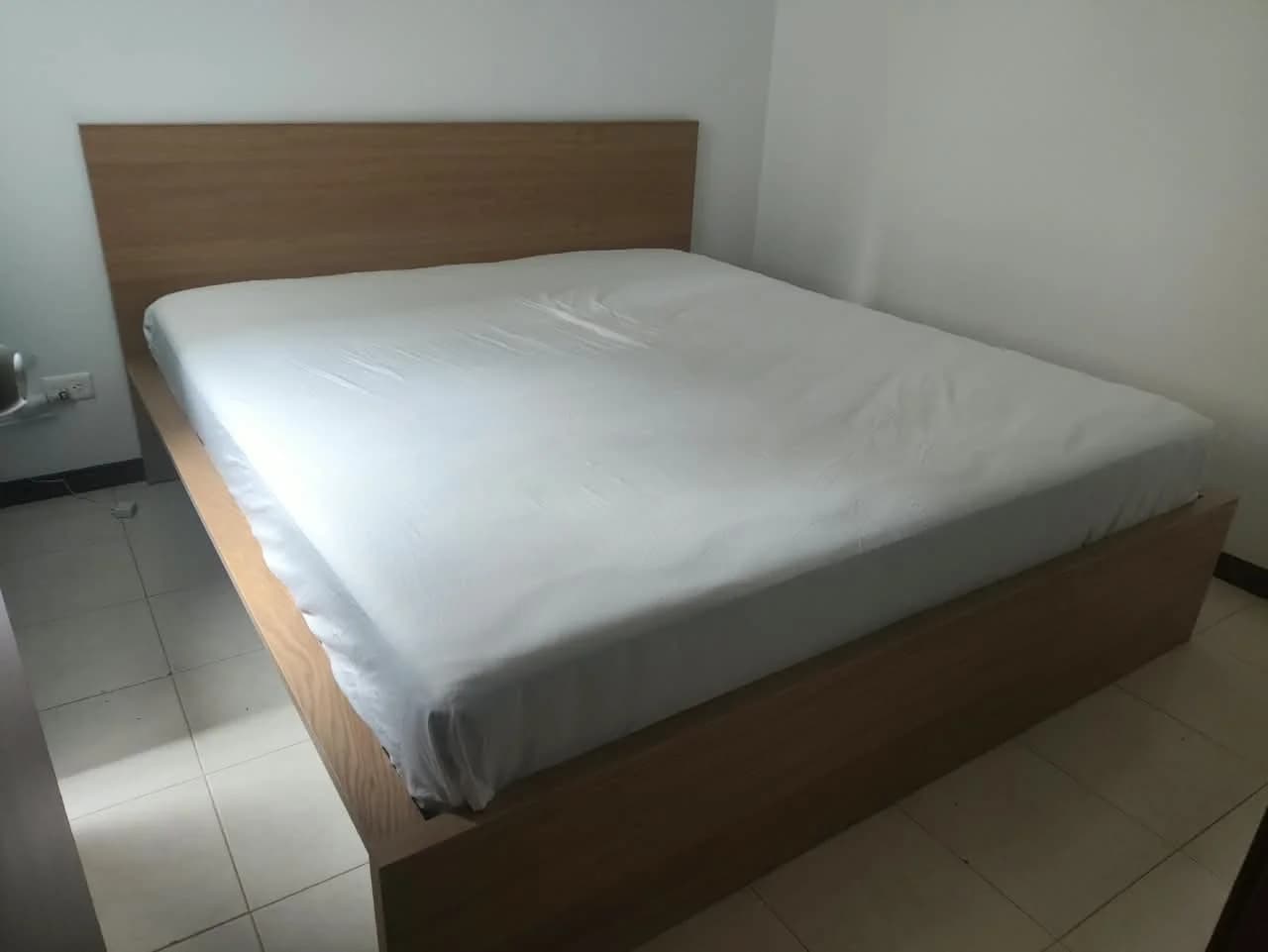 imagen de producto Cama y Colchón VÅGSTRANDA SEMI-KING