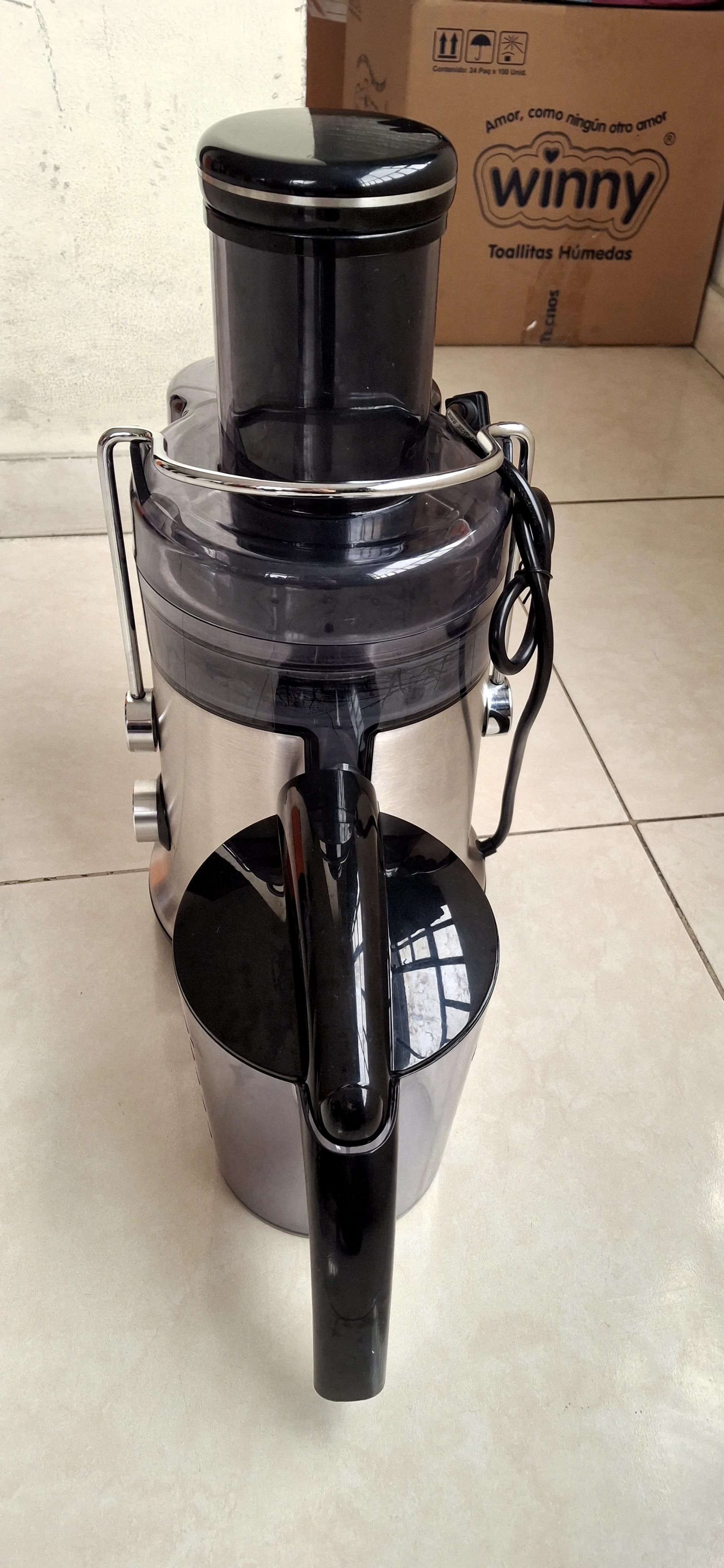 imagen de producto Extractor de jugos oster