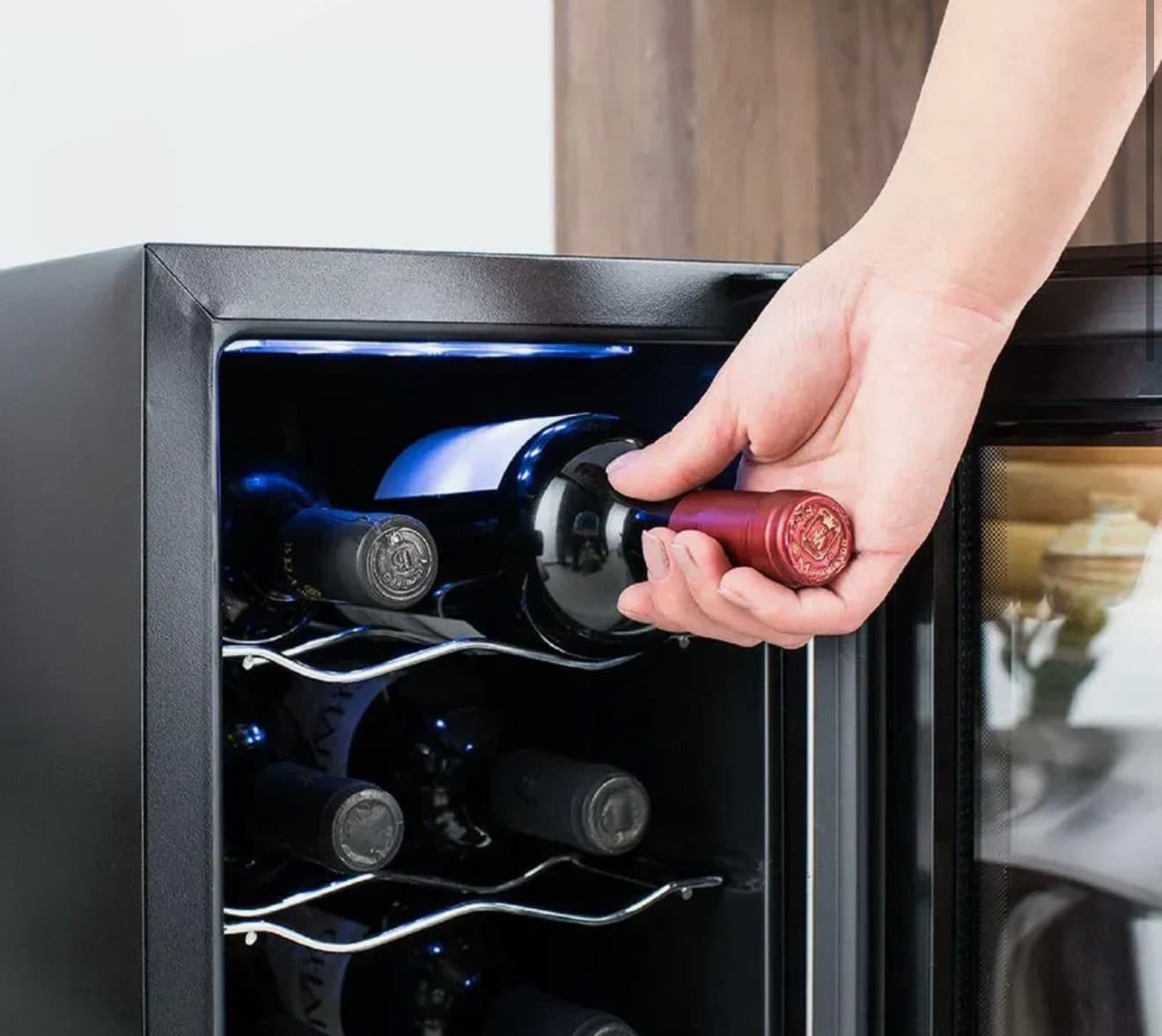 imagen de producto Cava De Vino Electrolux 8 Botellas Negro