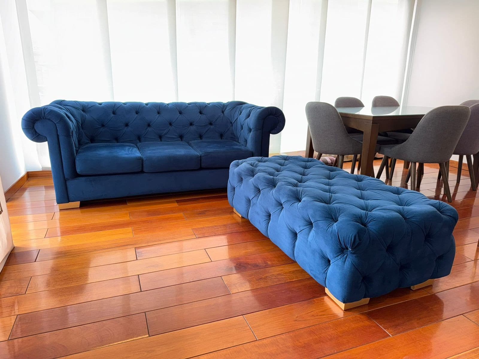 imagen de producto SOFA 3 P & PUFF CAPITONEADO