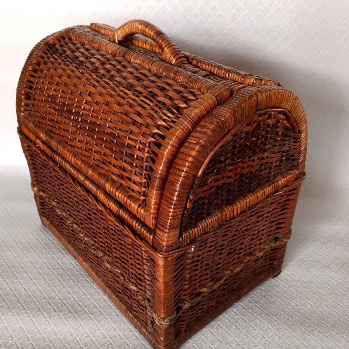 imagen de producto BAUL CANASTO ITALY ANTIGUO EN MIMBRE Y MADERA