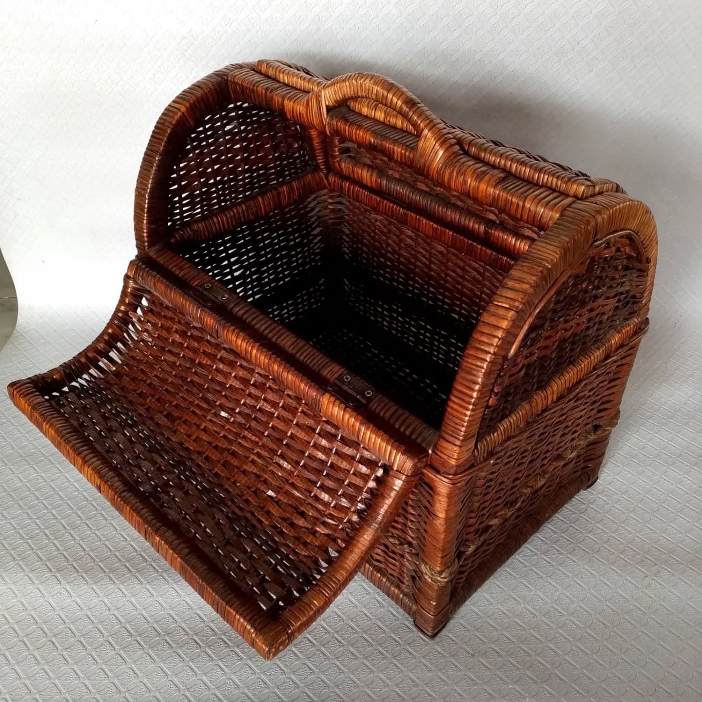 imagen de producto BAUL CANASTO ITALY ANTIGUO EN MIMBRE Y MADERA