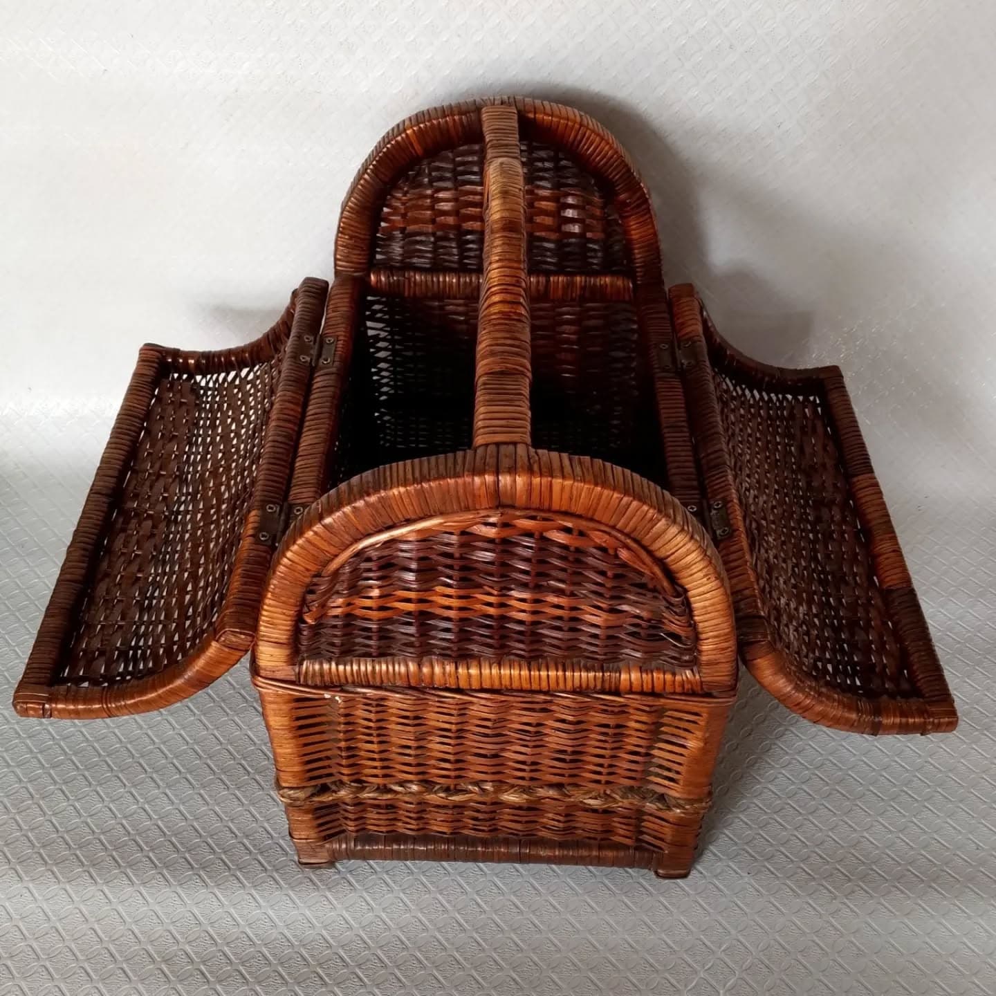 imagen de producto BAUL CANASTO ITALY ANTIGUO EN MIMBRE Y MADERA