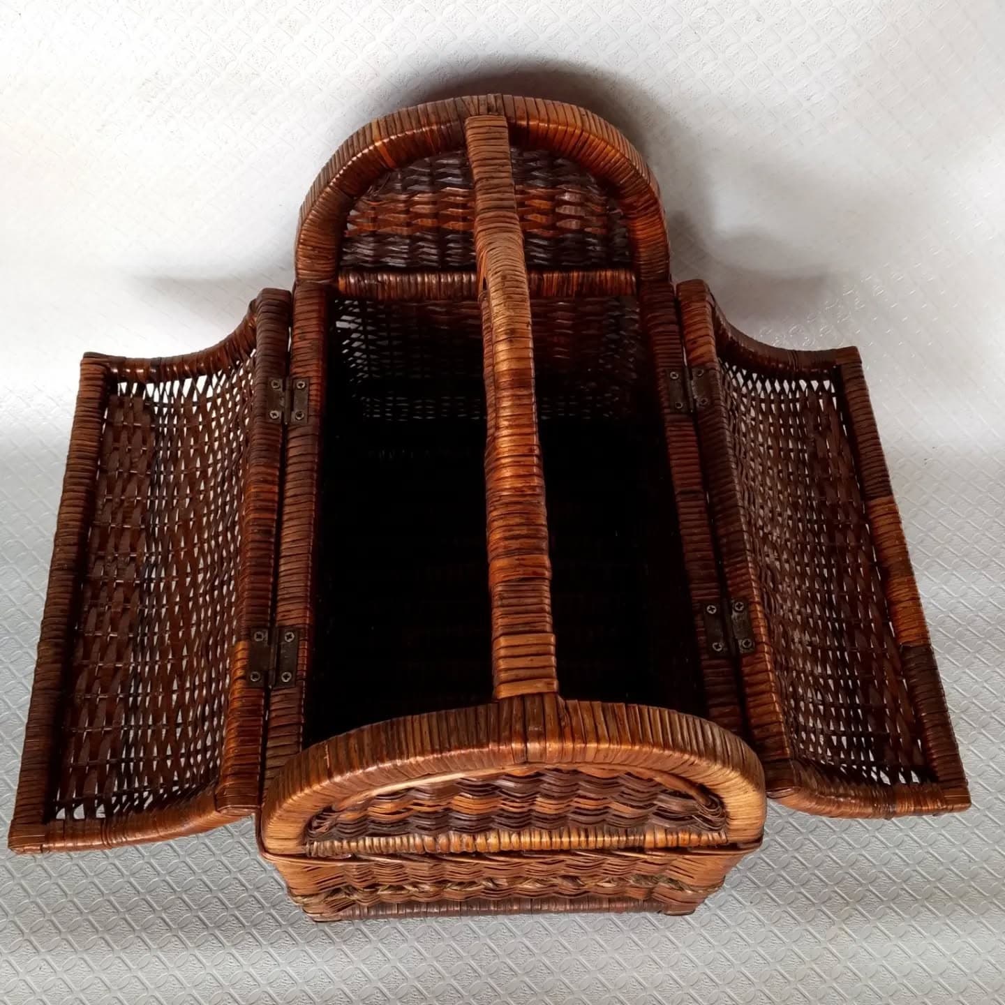 imagen de producto BAUL CANASTO ITALY ANTIGUO EN MIMBRE Y MADERA