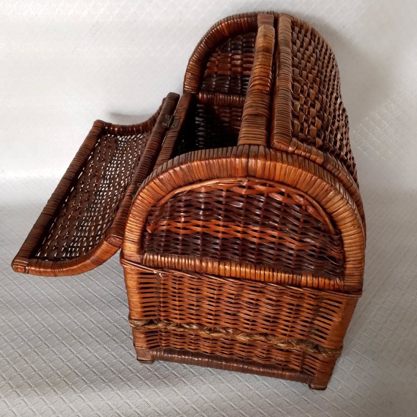 imagen de producto BAUL CANASTO ITALY ANTIGUO EN MIMBRE Y MADERA