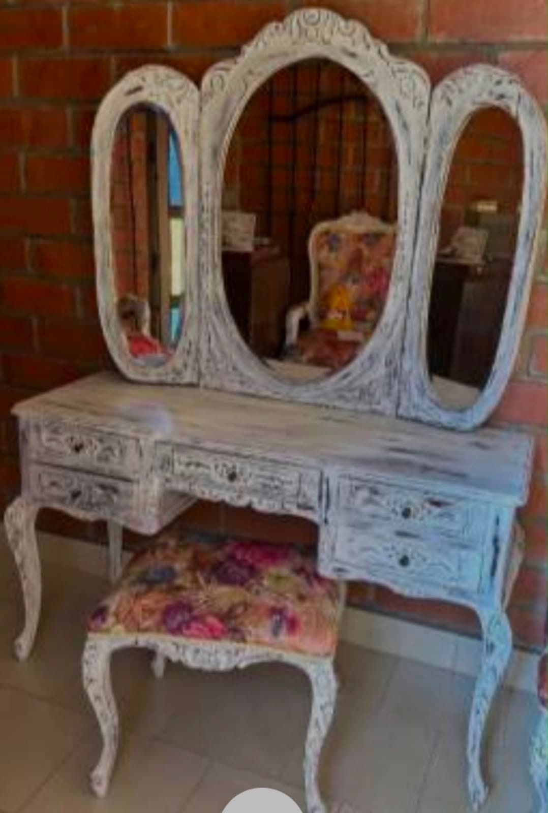 imagen de producto Tocador vintage en decapé