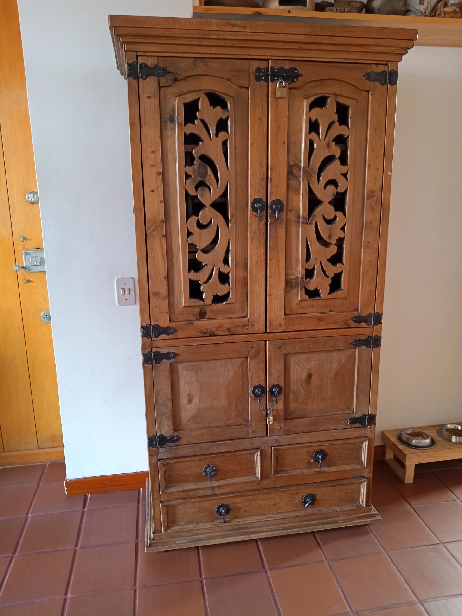 imagen de producto Alacena bar de madera rústica pino
