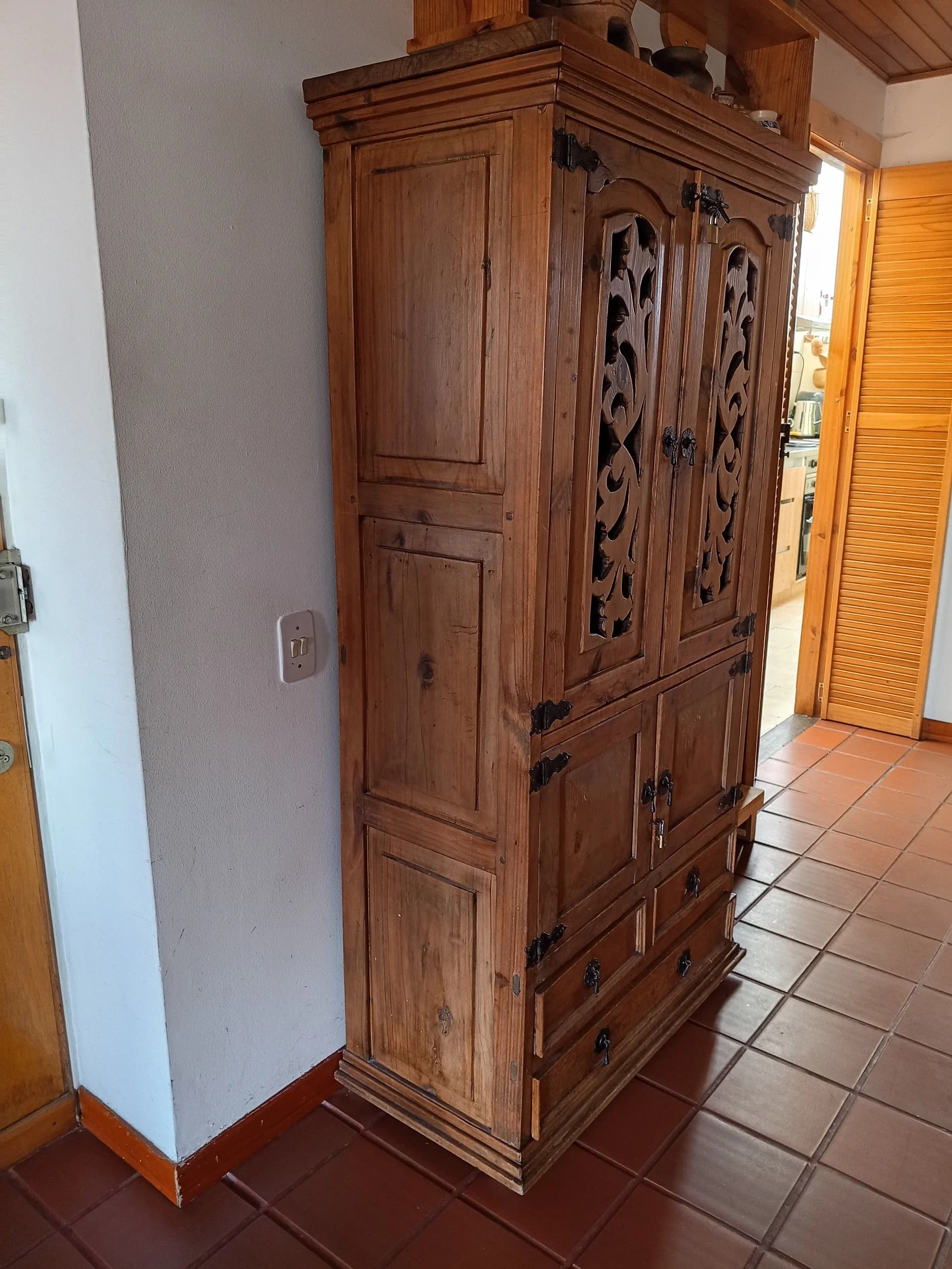 imagen de producto Alacena bar de madera rústica pino