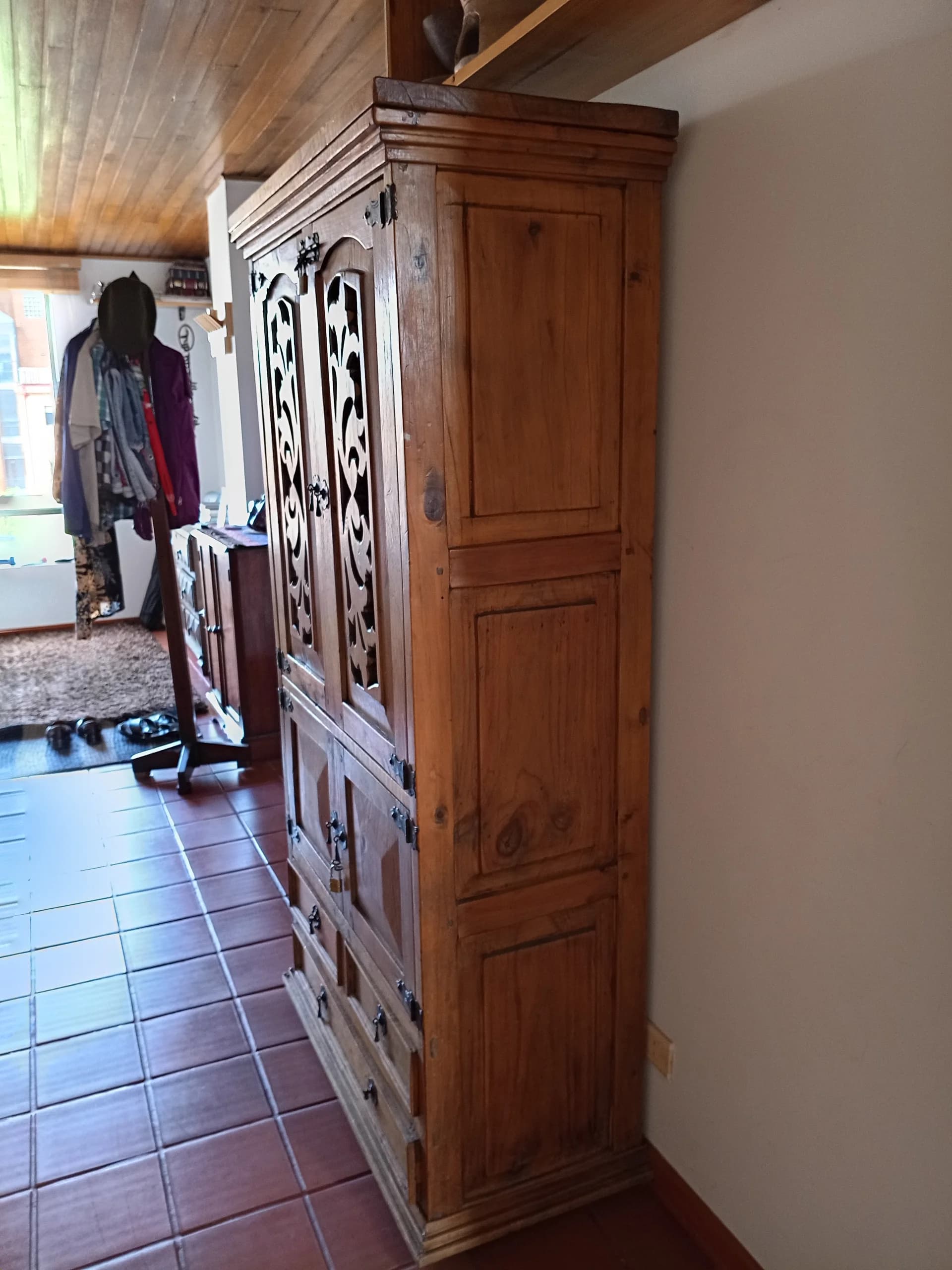 imagen de producto Alacena bar de madera rústica pino