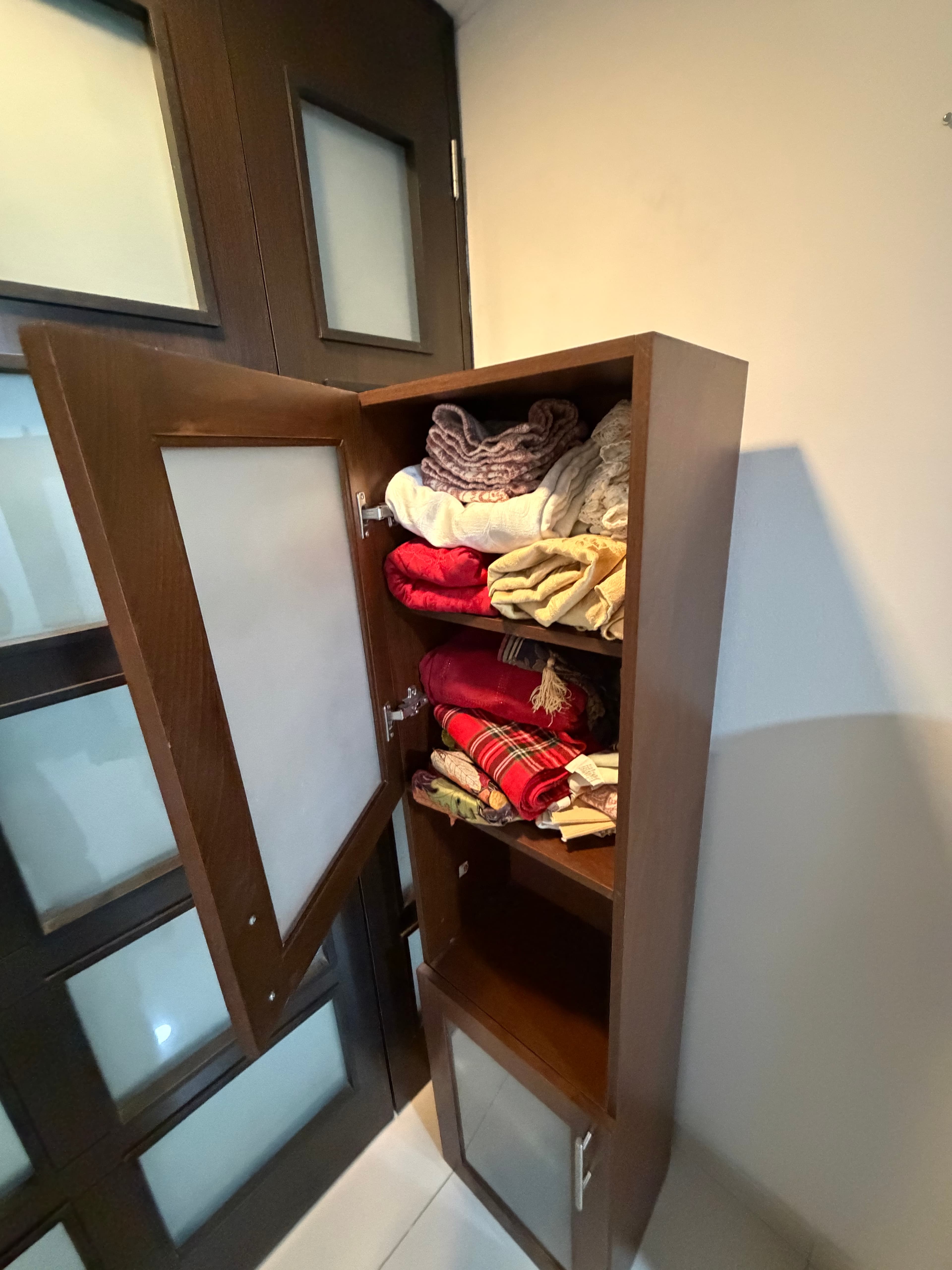 imagen de producto Mueble para organizar y guardar manteles o linos