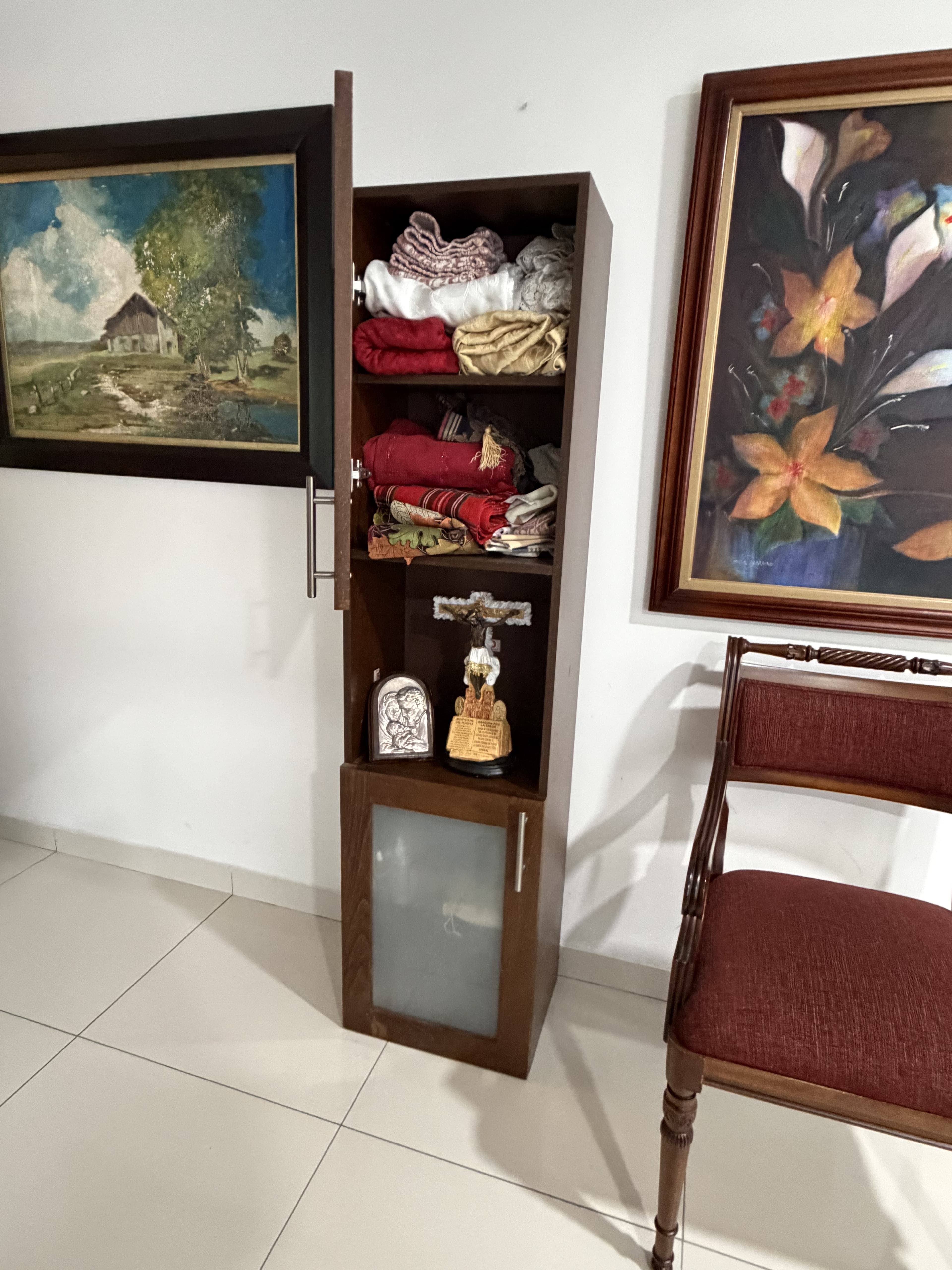 imagen de producto Mueble para organizar y guardar manteles o linos
