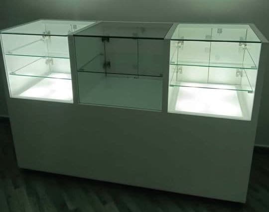 imagen de producto VITRINA DE LUJO - EXHIBIDORA CON LUZ LED