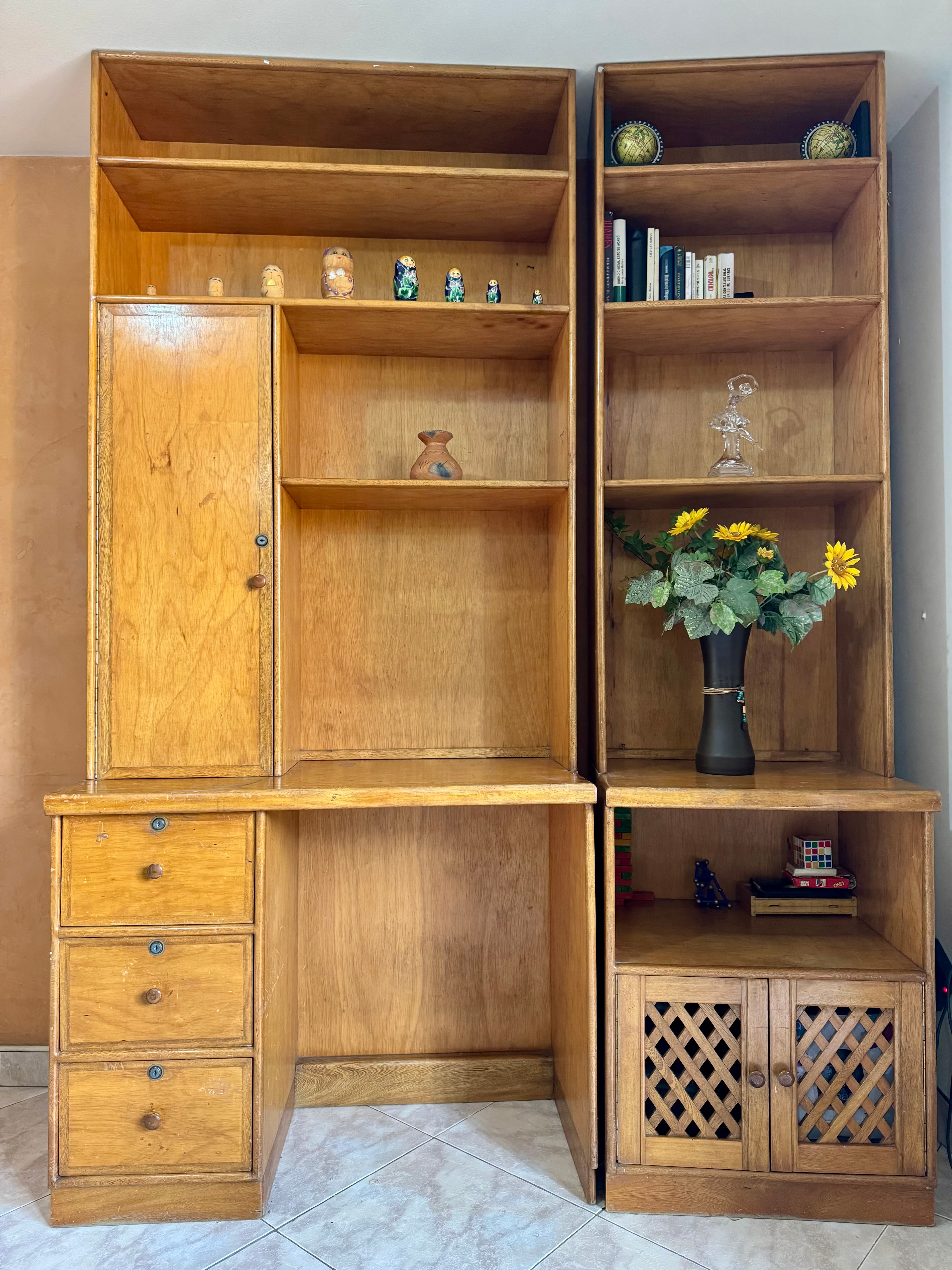 imagen de producto Biblioteca en madera de guayacán 3 cuerp