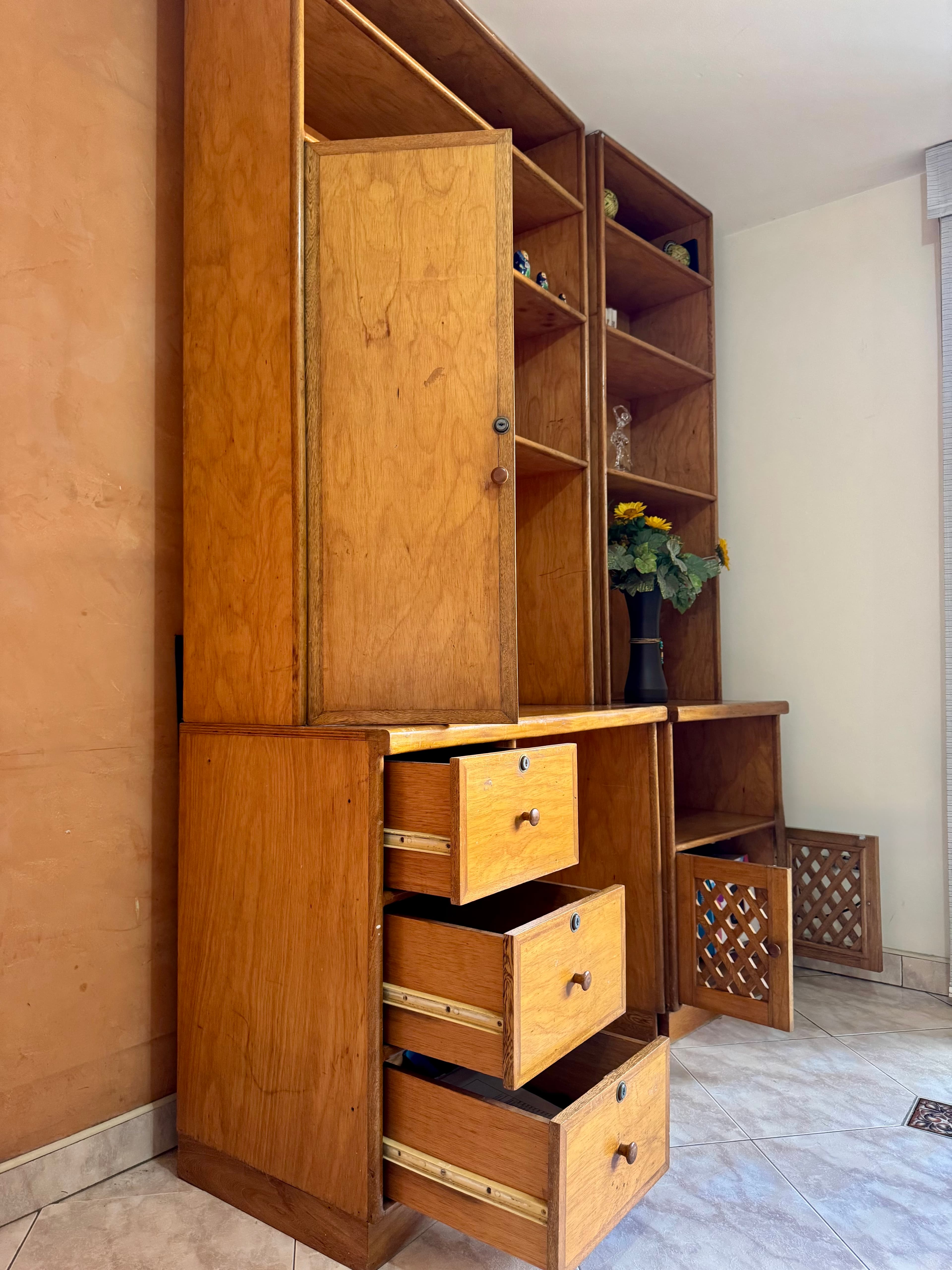 imagen de producto Biblioteca en madera de guayacán 3 cuerp