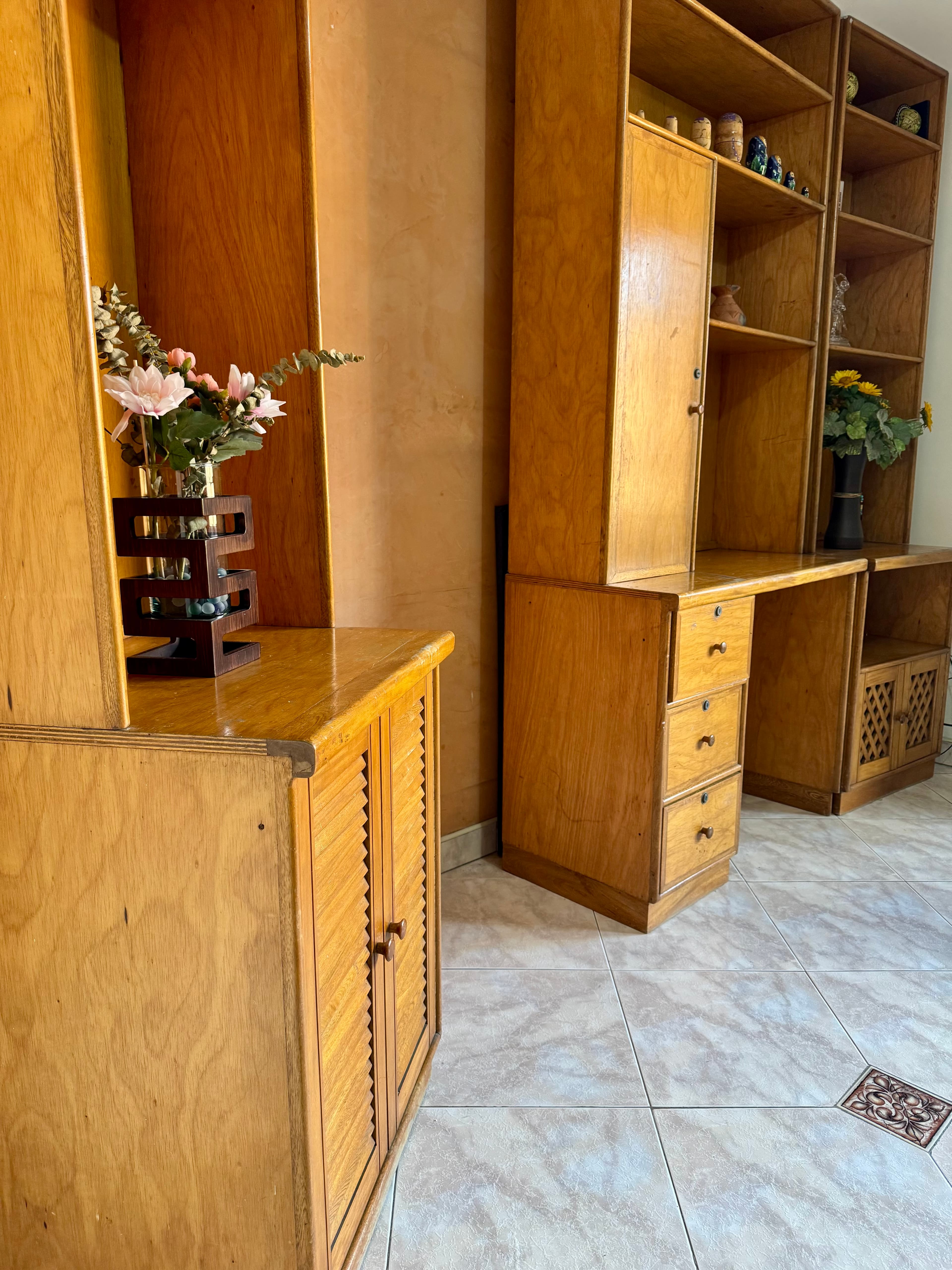 imagen de producto Biblioteca en madera de guayacán 3 cuerp