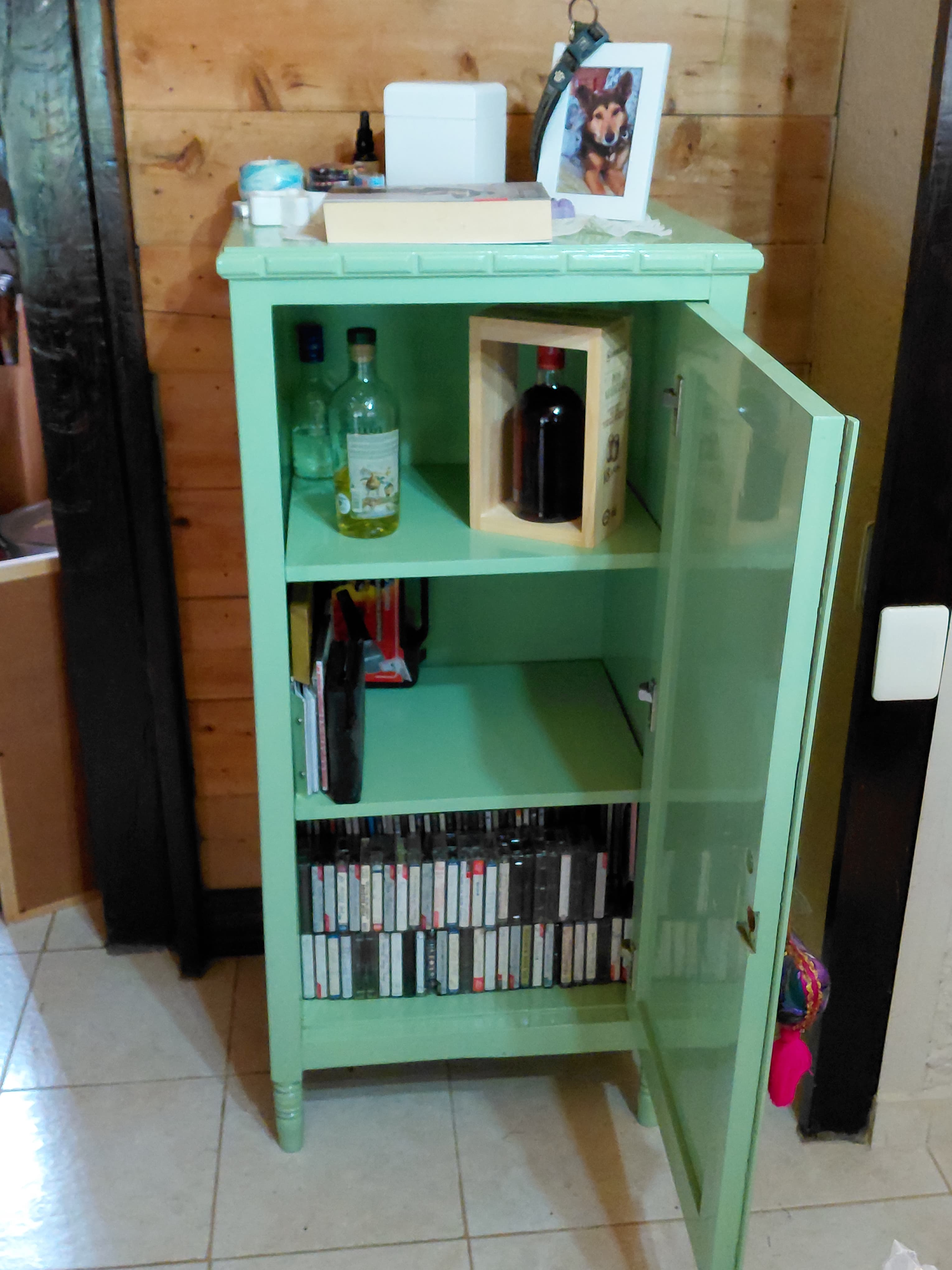 imagen de producto Cómoda con entrepaños restaurada