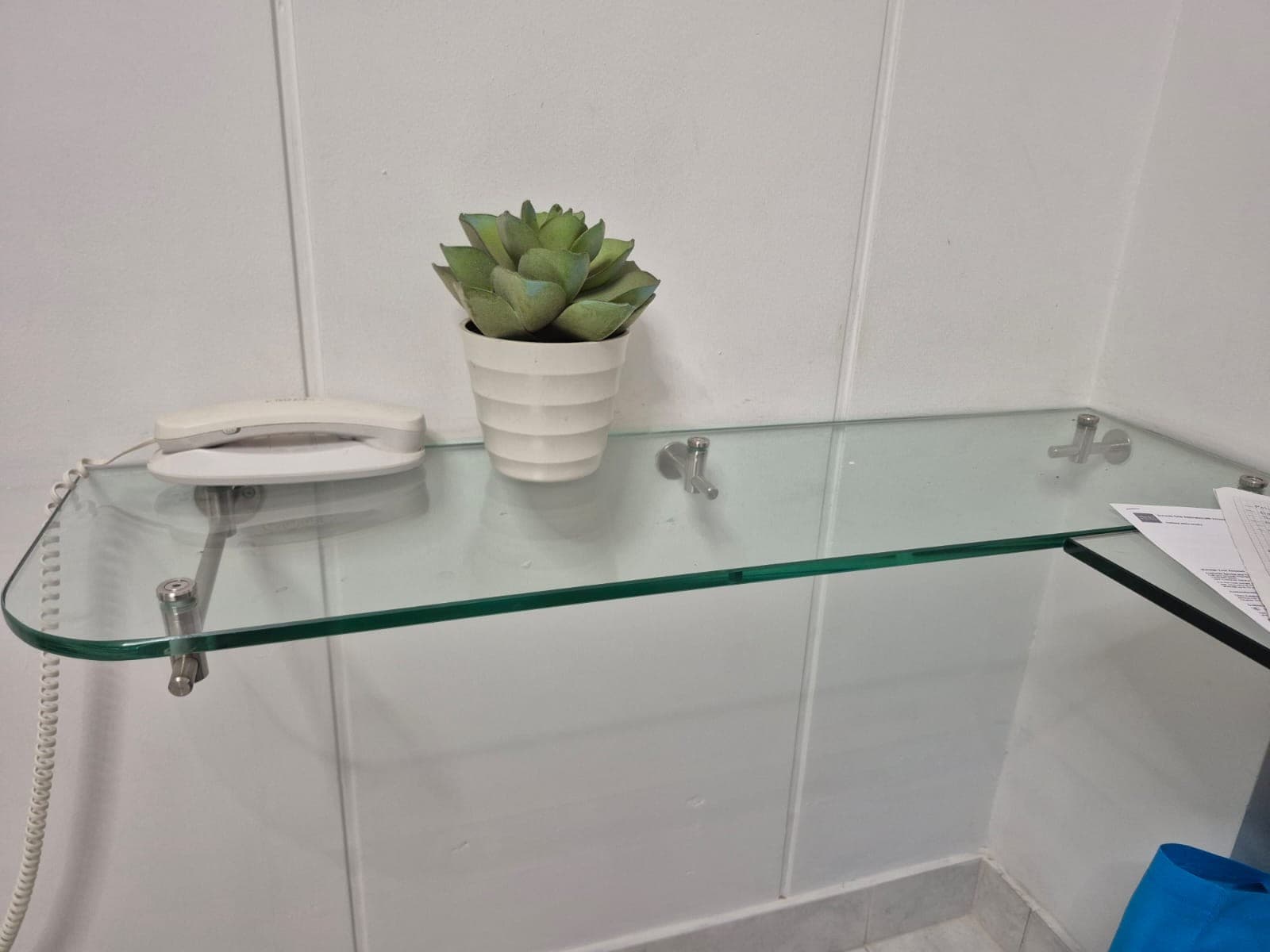 imagen de producto Escritorio en vidrio templado de 1 cm