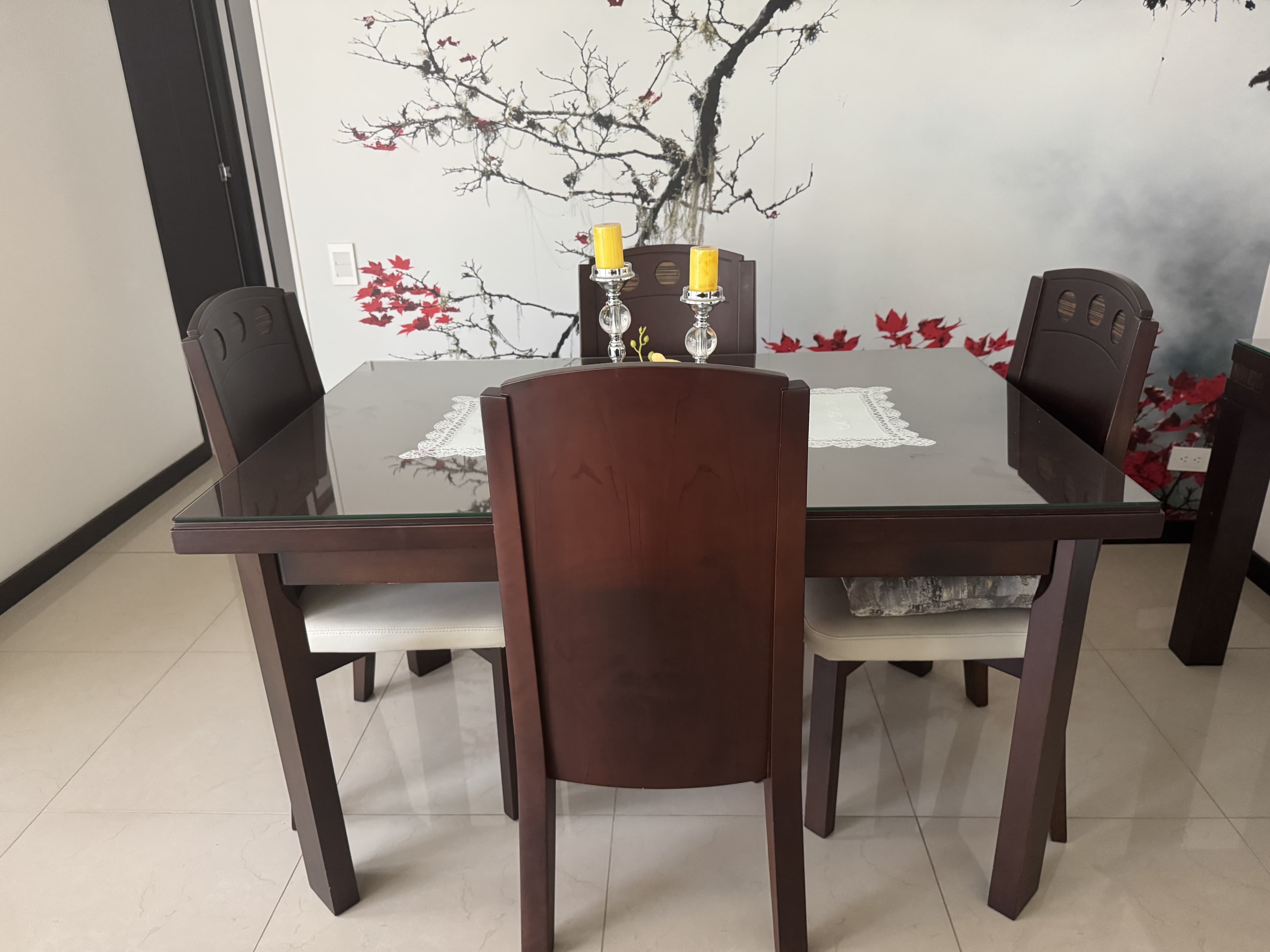 imagen de producto Comedor madera wengue con 4 sillas