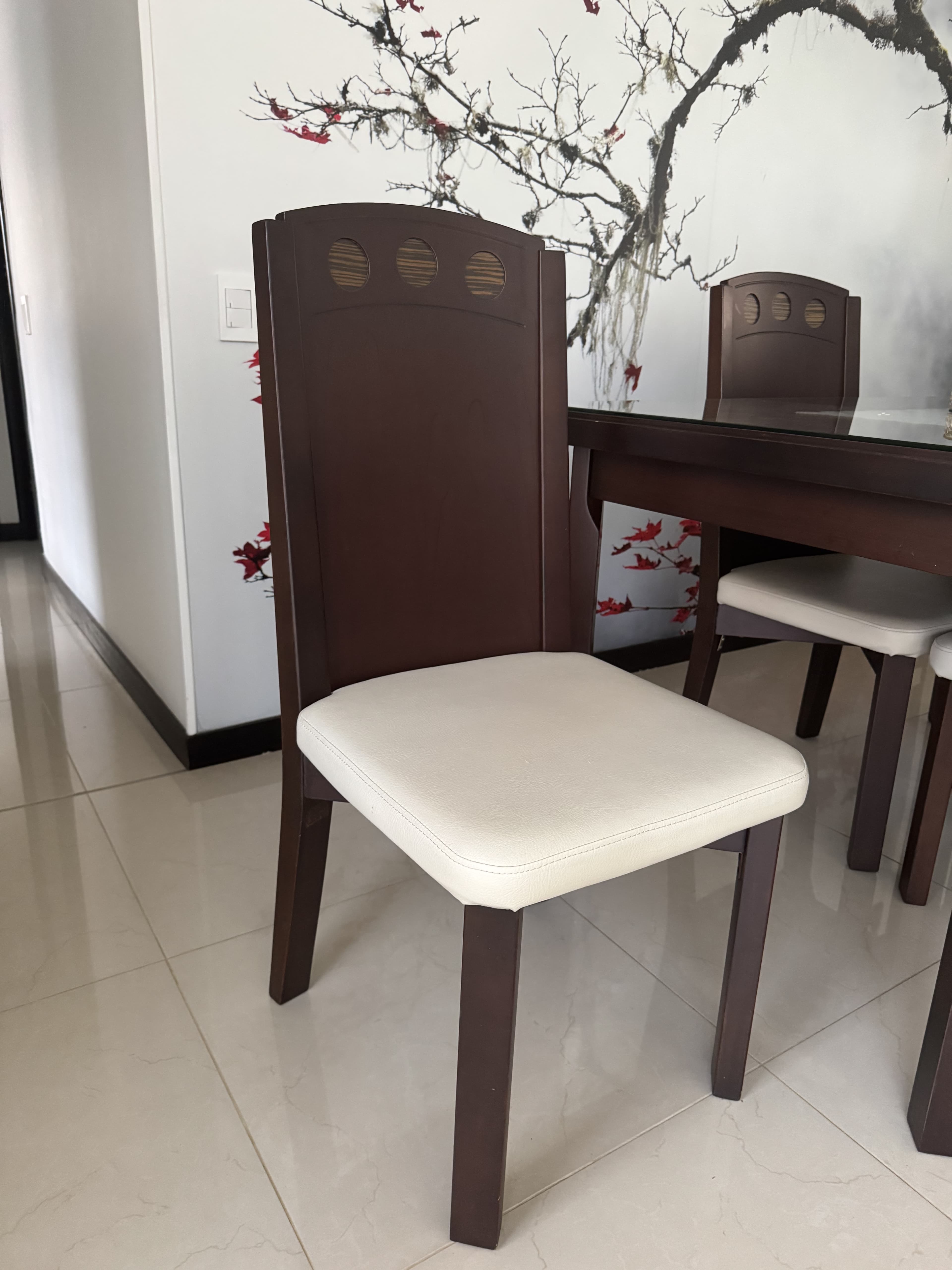 imagen de producto Comedor madera wengue con 4 sillas