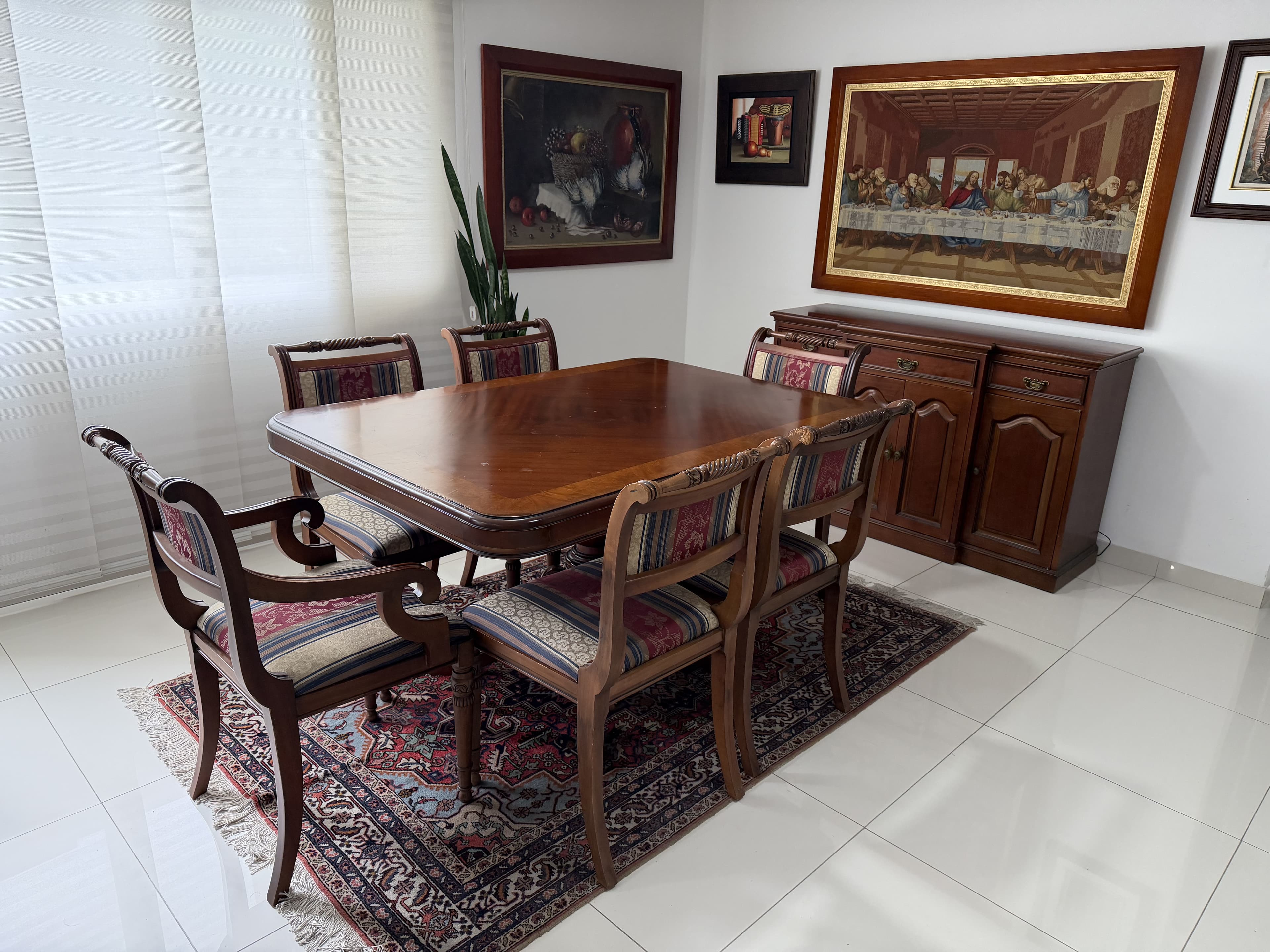 imagen de producto Comedor de 6 puestos con bifé
