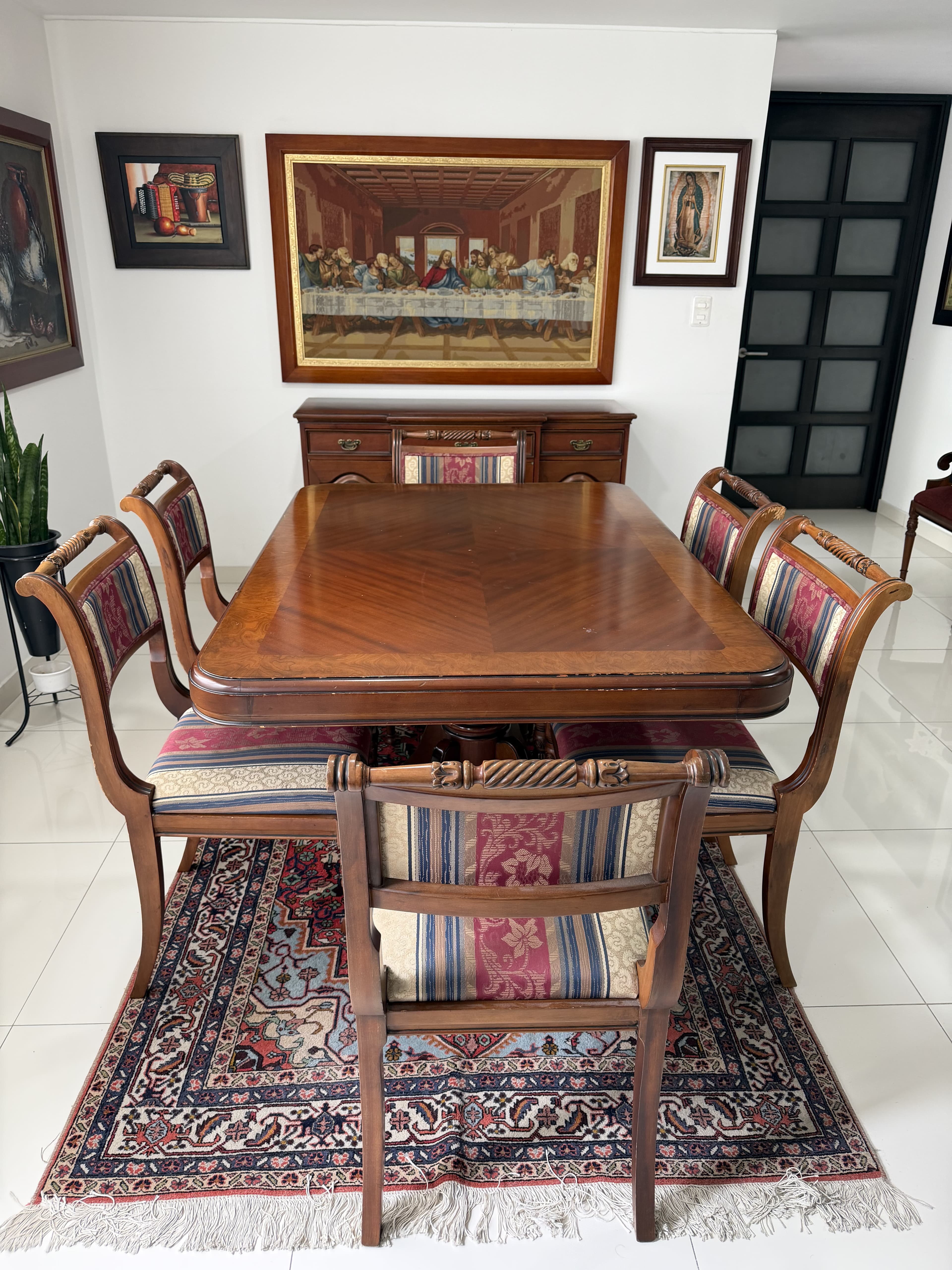 imagen de producto Comedor de 6 puestos con bifé