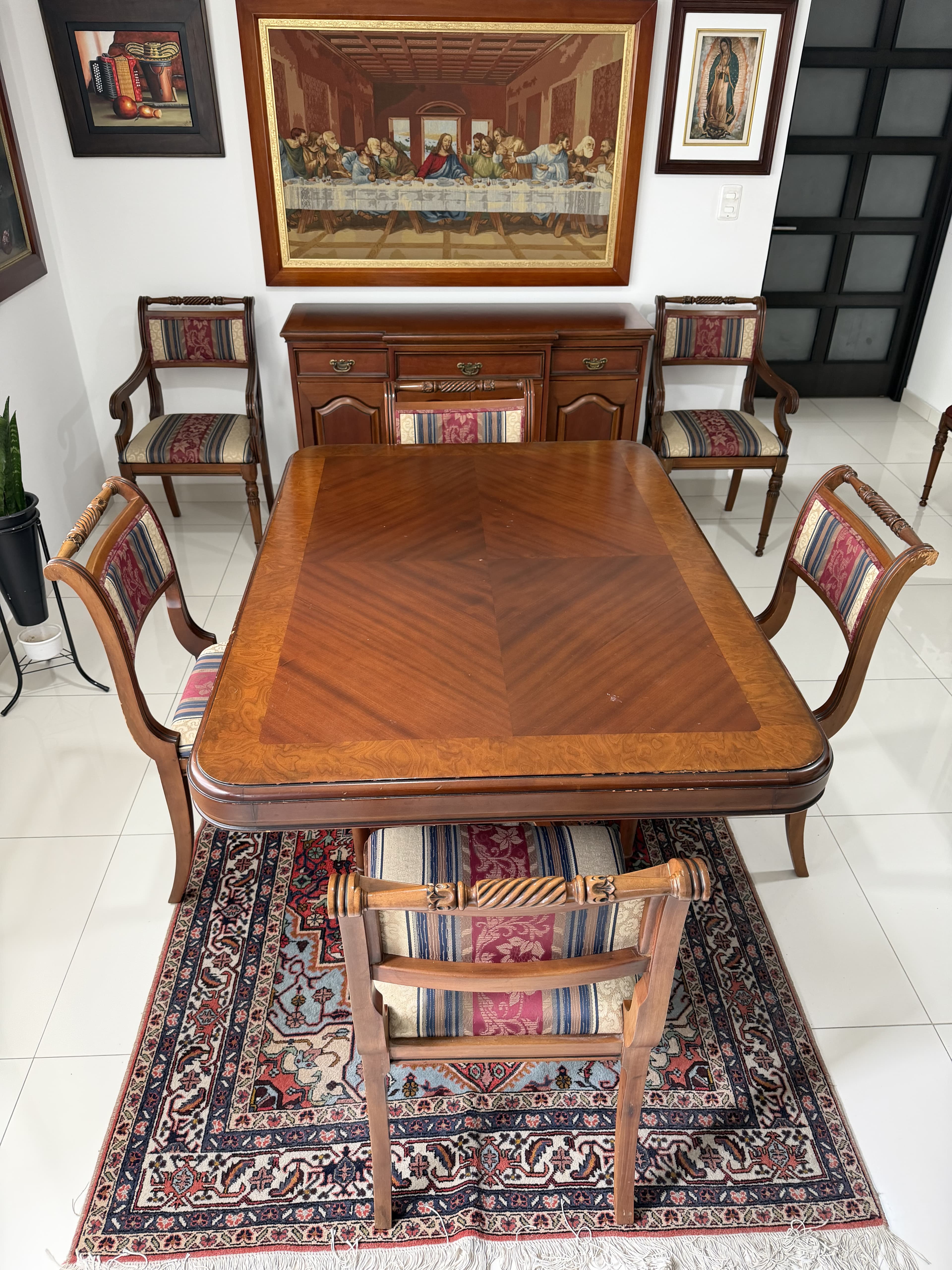 imagen de producto Comedor de 6 puestos con bifé