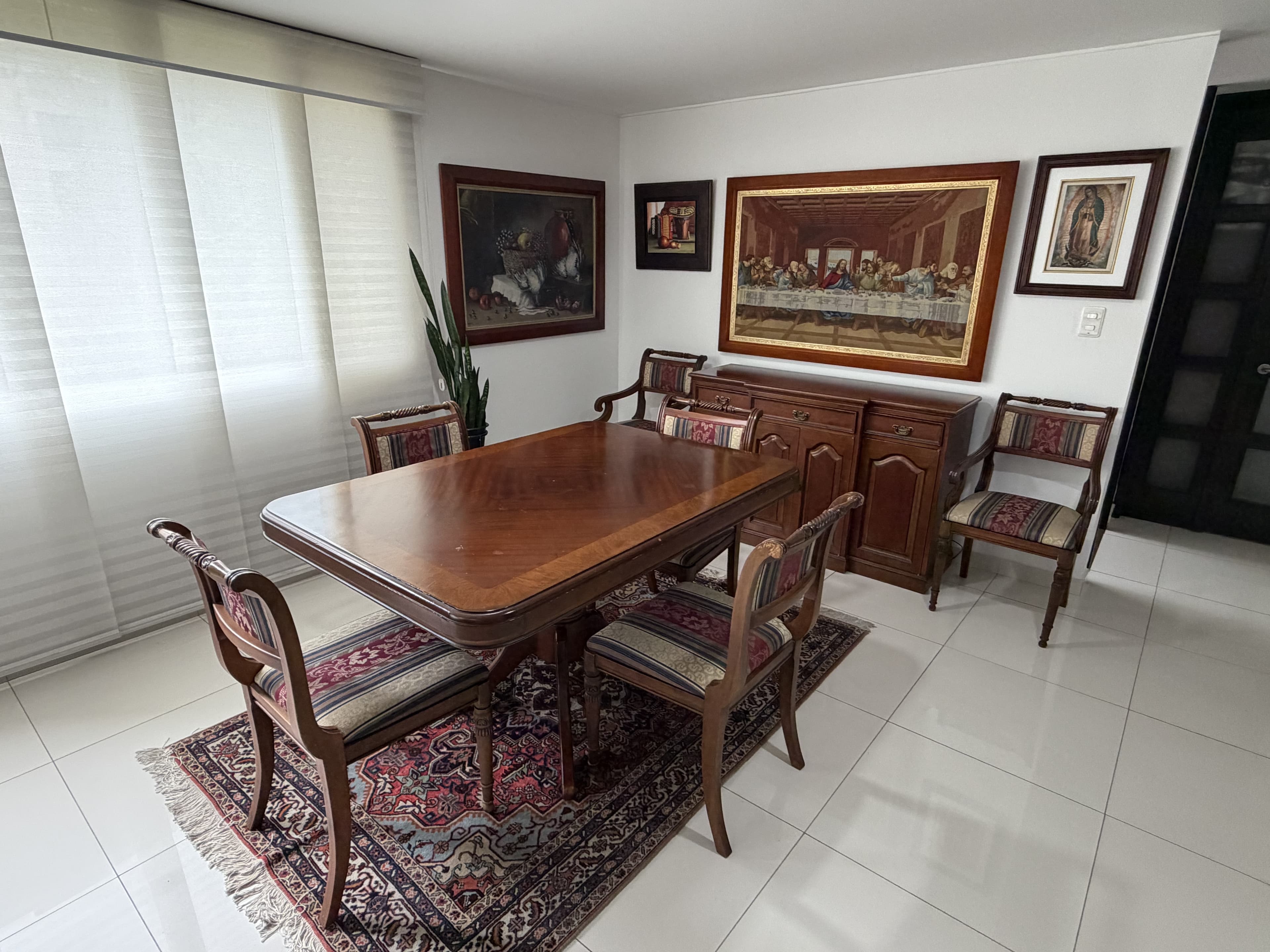 imagen de producto Comedor de 6 puestos con bifé