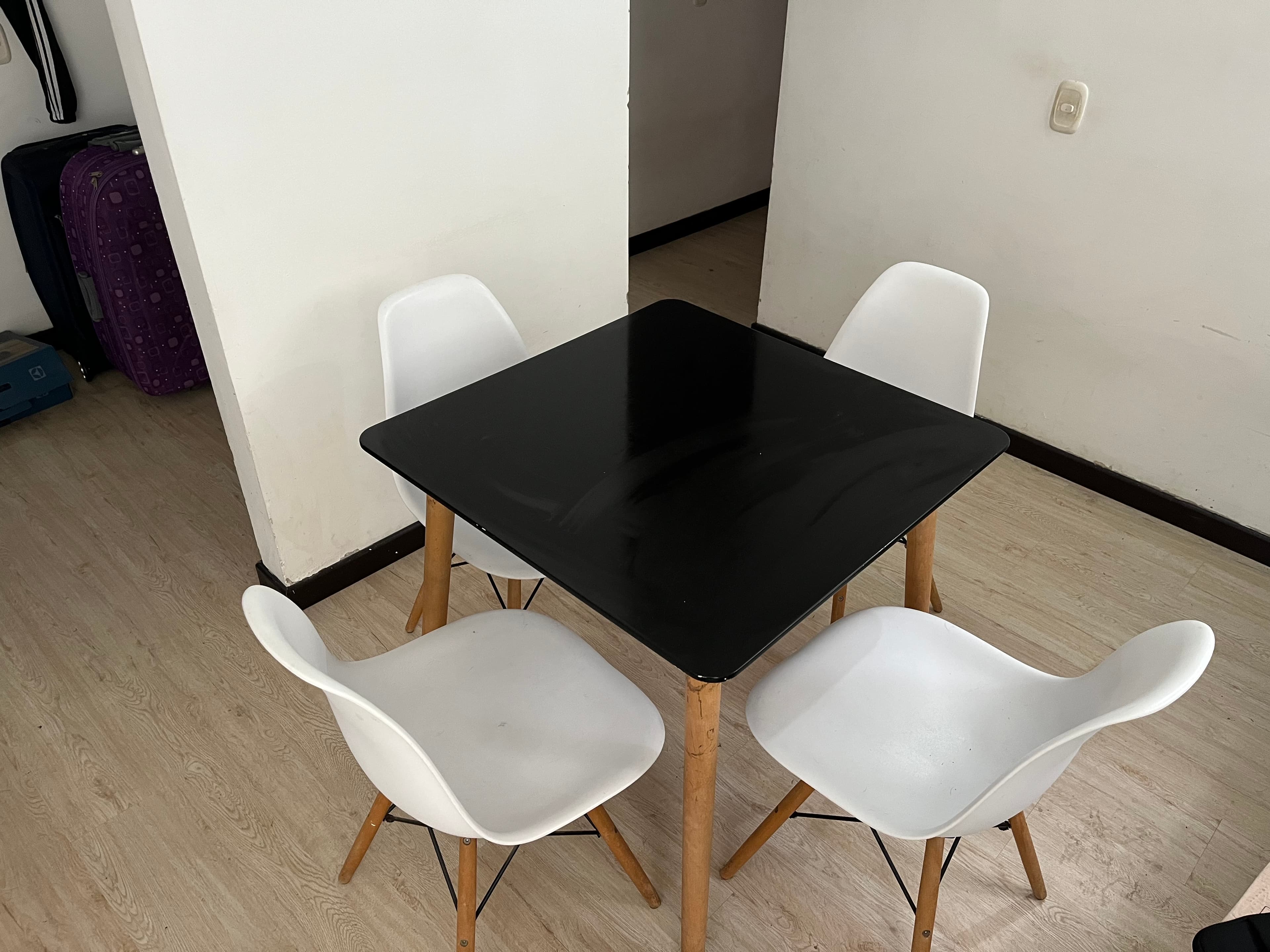 imagen de producto Comedor de cuatro puestos