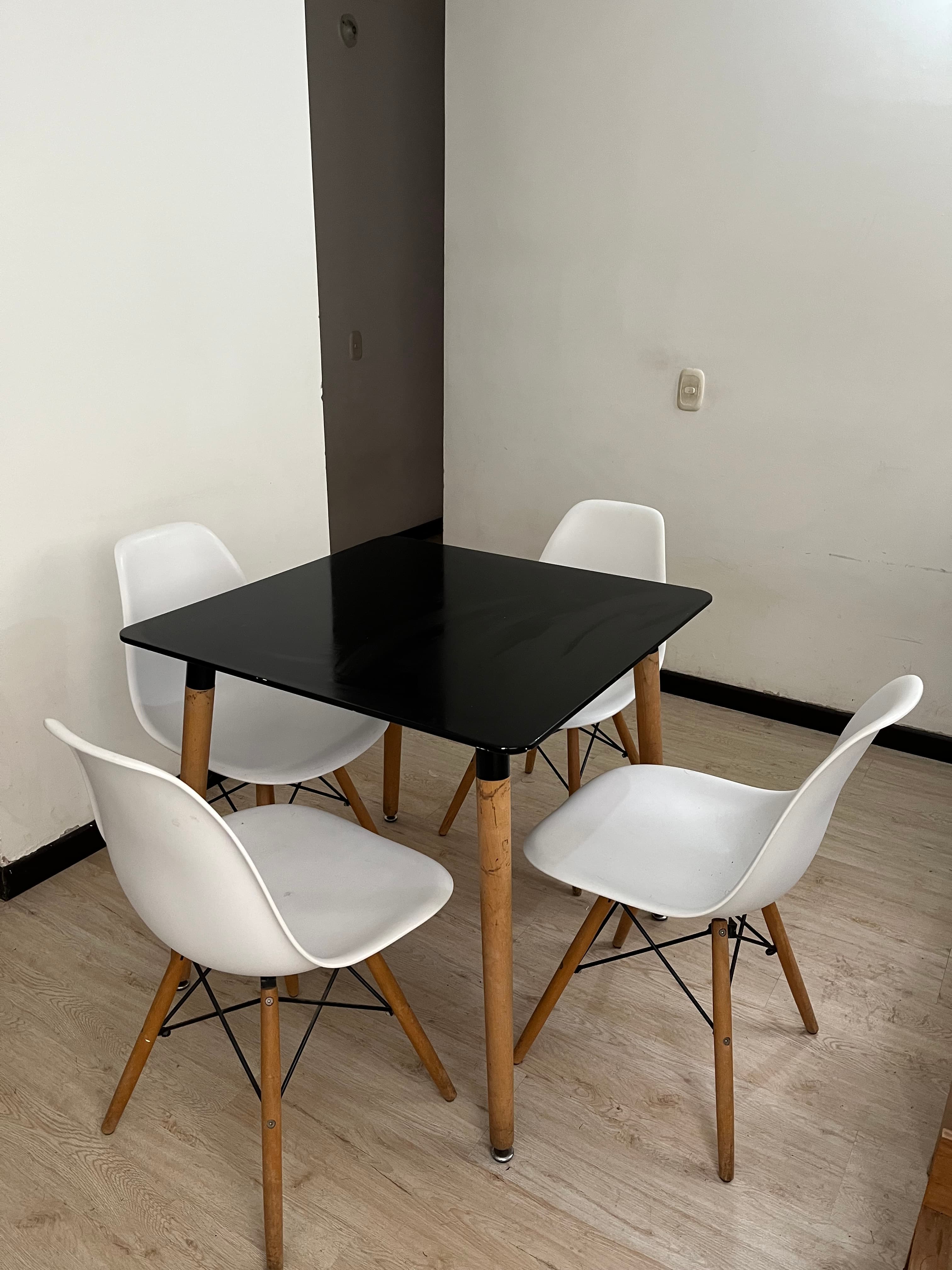 imagen de producto Comedor de cuatro puestos